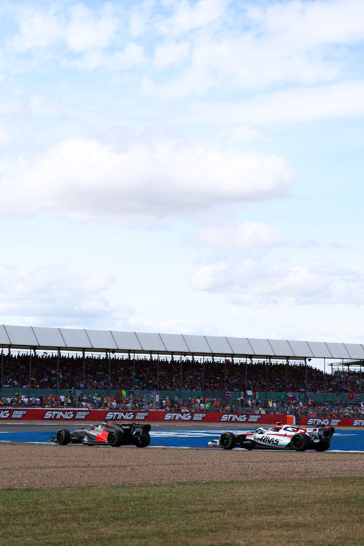 GP GRAN BRETAGNA, Nico Hulkenberg (GER) Audi F1 Team R26 e Oliver Bearman (GBR) Haas F1 Team VF-26.
05.07.2026. Formula 1 World Championship, Rd 9, British Grand Prix, Silverstone, England, Gara Day.
- www.xpbimages.com, EMail: requests@xpbimages.com © Copyright: Bearne / XPB Images
