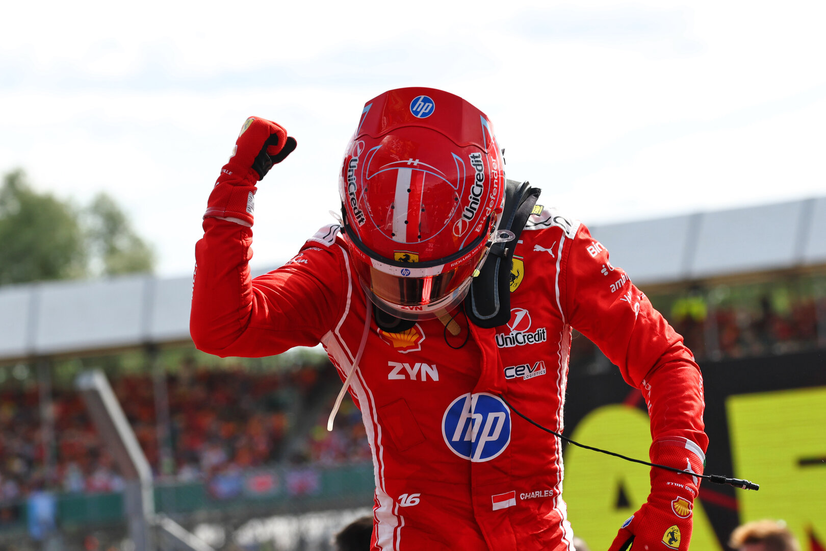 GP GRAN BRETAGNA, Gara winner Charles Leclerc (MON) Ferrari celebrates in parc ferme.
05.07.2026. Formula 1 World Championship, Rd 9, British Grand Prix, Silverstone, England, Gara Day.
- www.xpbimages.com, EMail: requests@xpbimages.com © Copyright: Bearne / XPB Images