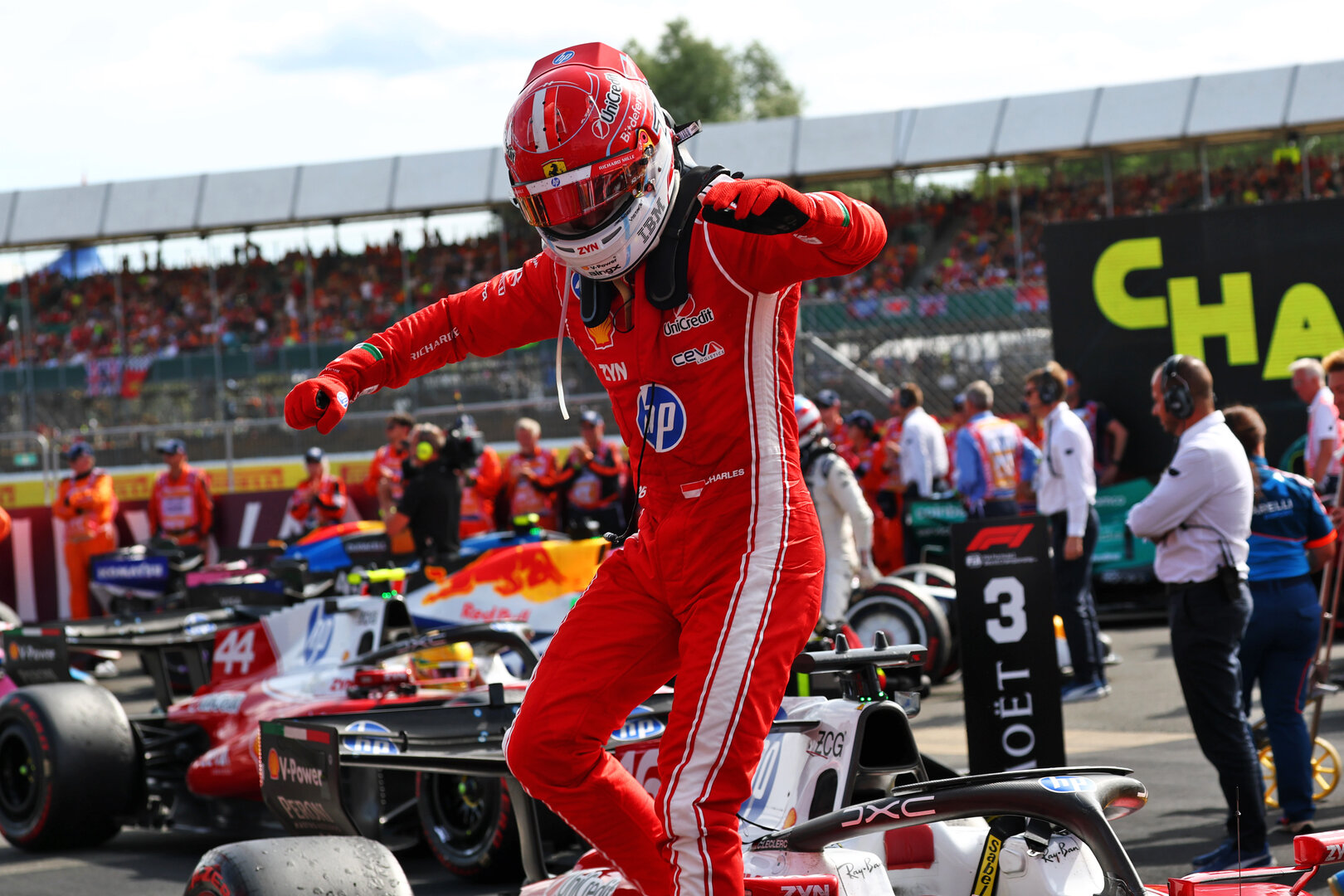 GP GRAN BRETAGNA, Gara winner Charles Leclerc (MON) Ferrari celebrates in parc ferme.
05.07.2026. Formula 1 World Championship, Rd 9, British Grand Prix, Silverstone, England, Gara Day.
- www.xpbimages.com, EMail: requests@xpbimages.com © Copyright: Bearne / XPB Images