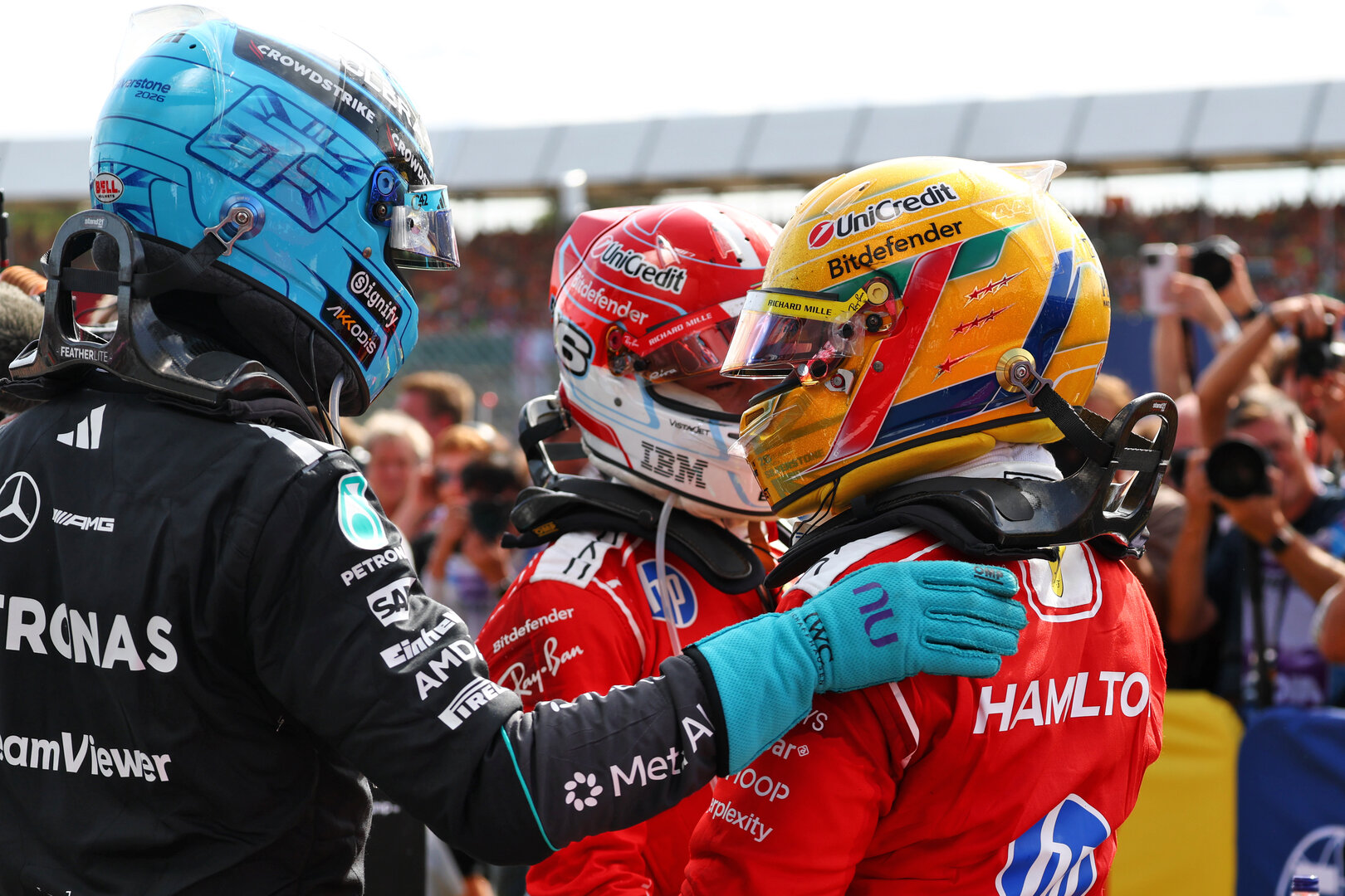 GP GRAN BRETAGNA, (L to R): George Russell (GBR) Mercedes AMG Formula One Team with Lewis Hamilton (GBR) Ferrari in parc ferme.
05.07.2026. Formula 1 World Championship, Rd 9, British Grand Prix, Silverstone, England, Gara Day.
- www.xpbimages.com, EMail: requests@xpbimages.com © Copyright: Bearne / XPB Images