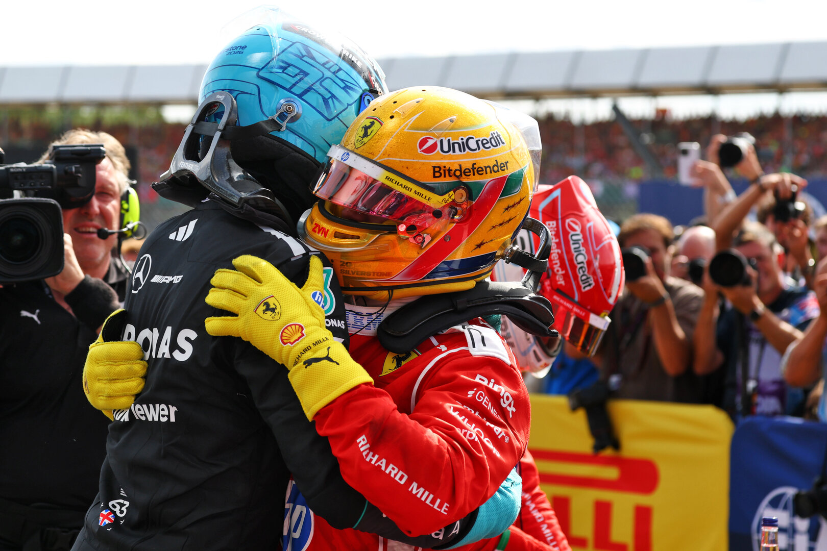 GP GRAN BRETAGNA, (L to R): George Russell (GBR) Mercedes AMG Formula One Team with Lewis Hamilton (GBR) Ferrari in parc ferme.
05.07.2026. Formula 1 World Championship, Rd 9, British Grand Prix, Silverstone, England, Gara Day.
- www.xpbimages.com, EMail: requests@xpbimages.com © Copyright: Bearne / XPB Images