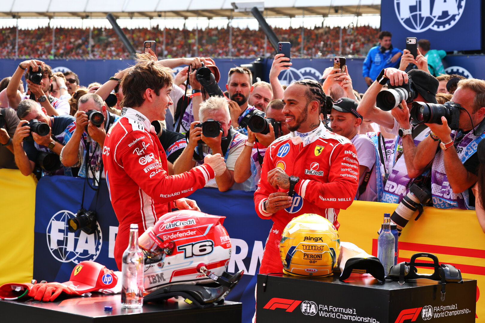 GP GRAN BRETAGNA, (L to R): vincitore Charles Leclerc (MON) Ferrari with third placed team mate Lewis Hamilton (GBR) Ferrari in parc ferme.
05.07.2026. Formula 1 World Championship, Rd 9, British Grand Prix, Silverstone, England, Gara Day.
- www.xpbimages.com, EMail: requests@xpbimages.com © Copyright: Bearne / XPB Images