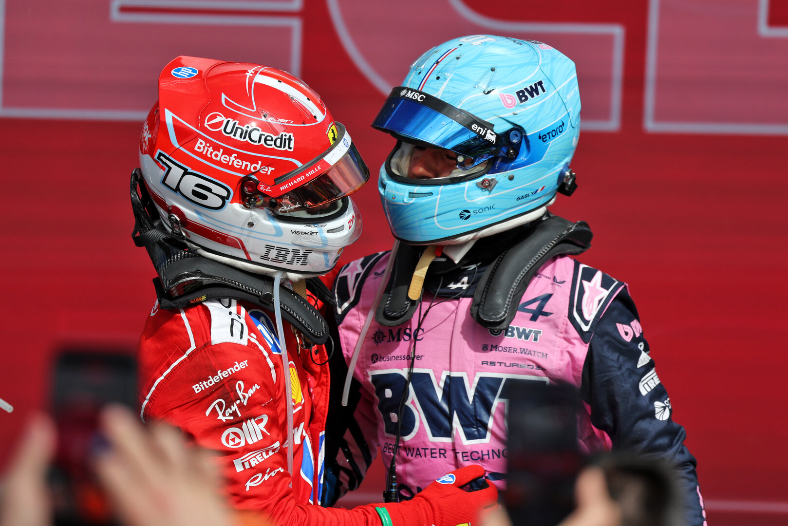 GP GRAN BRETAGNA, (L to R): Gara winner Charles Leclerc (MON) Ferrari celebrates in parc ferme with Pierre Gasly (FRA) Alpine F1 Team.
05.07.2026. Formula 1 World Championship, Rd 9, British Grand Prix, Silverstone, England, Gara Day.
- www.xpbimages.com, EMail: requests@xpbimages.com © Copyright: Moy / XPB Images