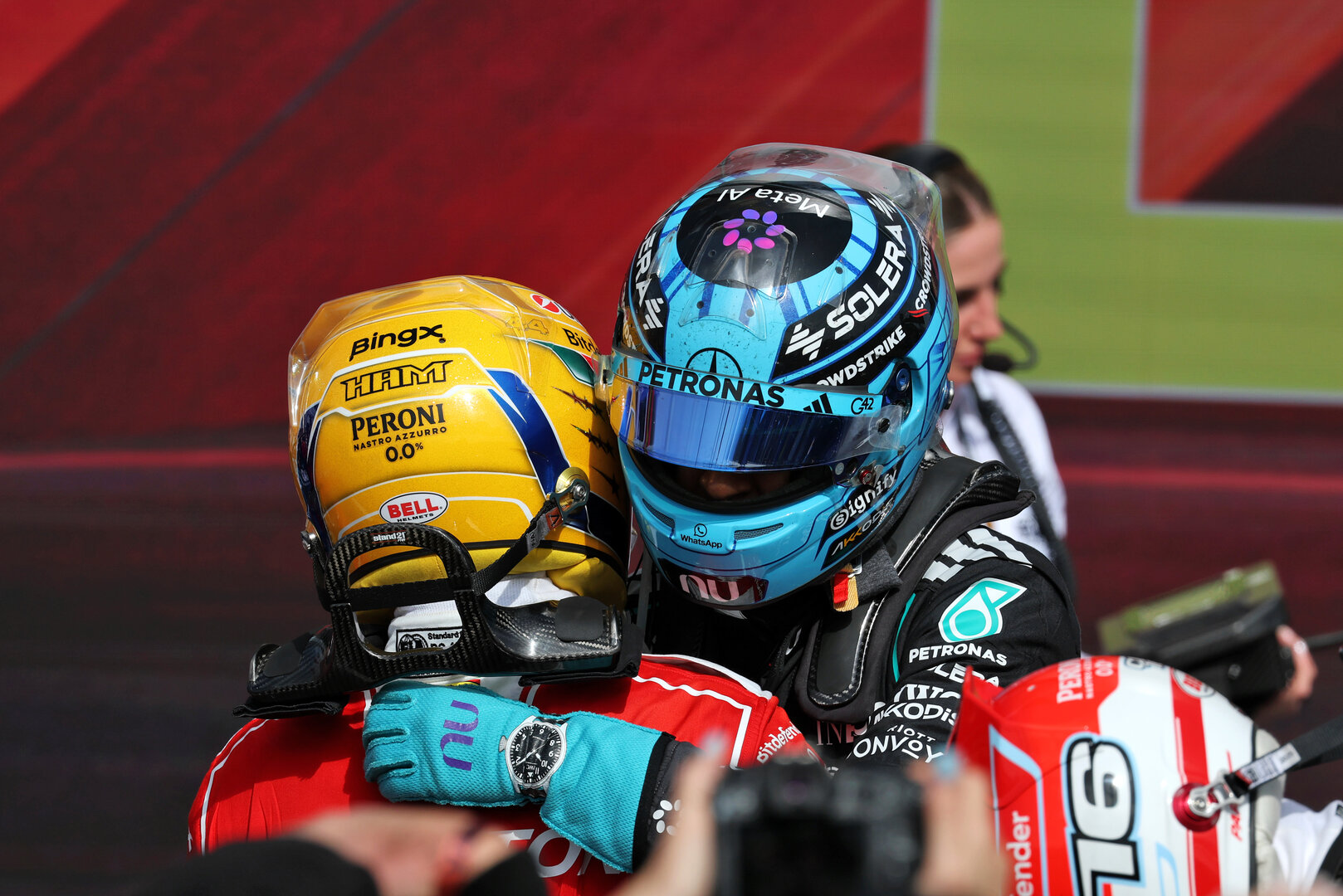 GP GRAN BRETAGNA, (L to R): Lewis Hamilton (GBR) Ferrari celebrates in parc ferme with George Russell (GBR) Mercedes AMG Formula One Team.
05.07.2026. Formula 1 World Championship, Rd 9, British Grand Prix, Silverstone, England, Gara Day.
- www.xpbimages.com, EMail: requests@xpbimages.com © Copyright: Moy / XPB Images