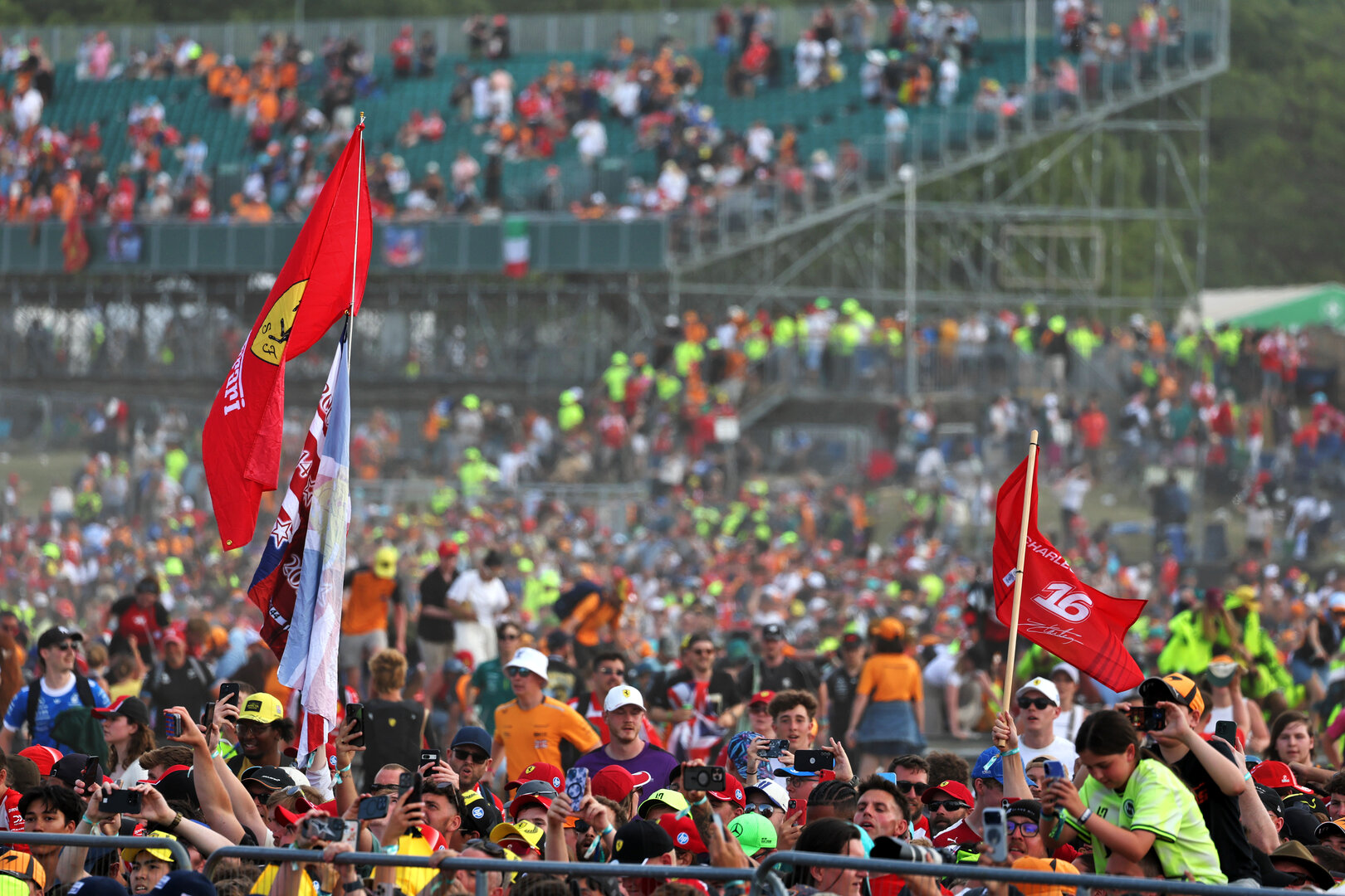 GP GRAN BRETAGNA, Circuit Atmosfera - fans at the podium.
05.07.2026. Formula 1 World Championship, Rd 9, British Grand Prix, Silverstone, England, Gara Day.
- www.xpbimages.com, EMail: requests@xpbimages.com © Copyright: Moy / XPB Images