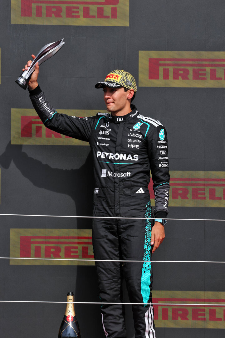 GP GRAN BRETAGNA, George Russell (GBR) Mercedes AMG Formula One Team celebrates his second position on the podium.
05.07.2026. Formula 1 World Championship, Rd 9, British Grand Prix, Silverstone, England, Gara Day.
- www.xpbimages.com, EMail: requests@xpbimages.com © Copyright: Moy / XPB Images