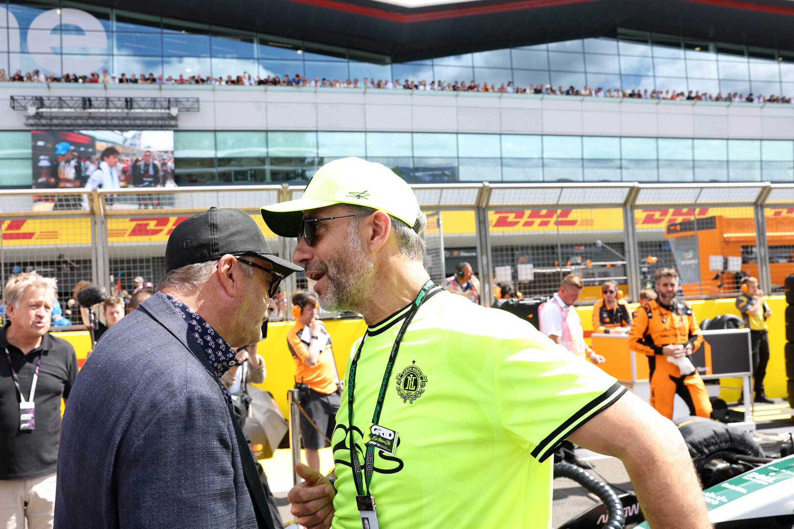GP GRAN BRETAGNA, (L to R): Nigel Mansell (GBR) with Adam Norris (GBR) on the grid.
05.07.2026. Formula 1 World Championship, Rd 9, British Grand Prix, Silverstone, England, Gara Day.
- www.xpbimages.com, EMail: requests@xpbimages.com © Copyright: Bearne / XPB Images