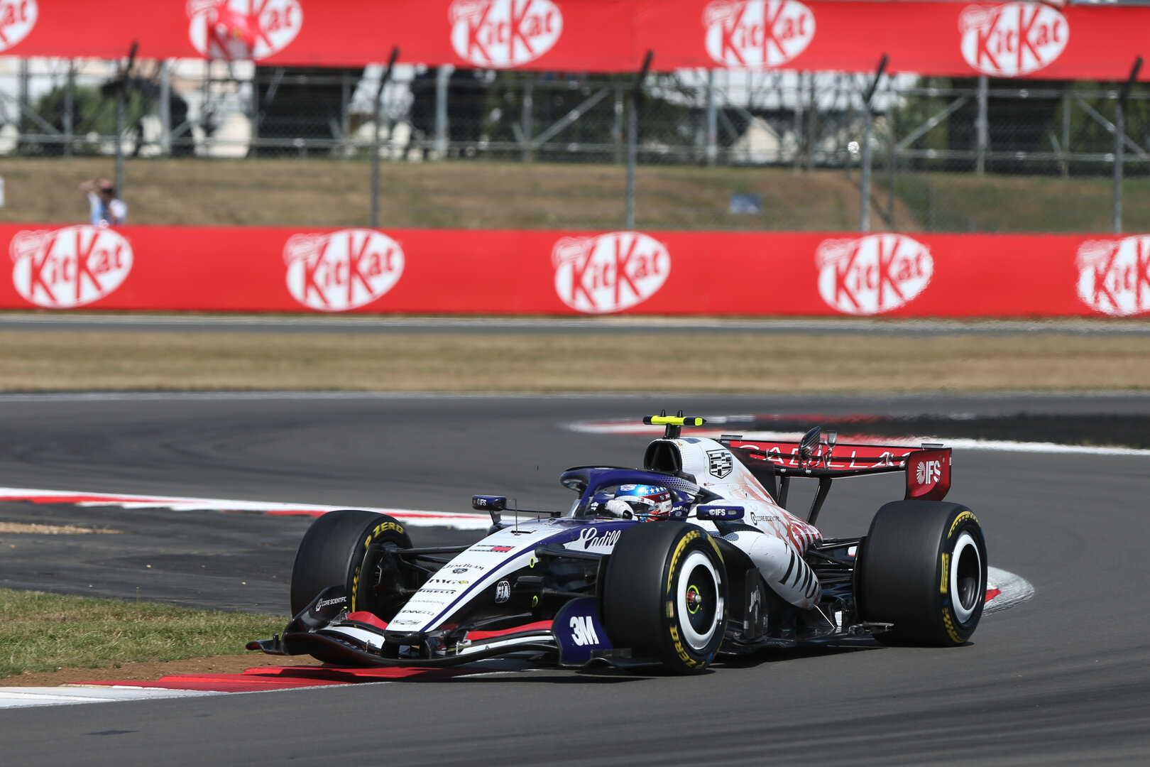 GP GRAN BRETAGNA, Valtteri Bottas (FIN) Cadillac Formula 1 Team MAC-26.
05.07.2026. Formula 1 World Championship, Rd 9, British Grand Prix, Silverstone, England, Gara Day.
- www.xpbimages.com, EMail: requests@xpbimages.com © Copyright: Dunbar / XPB Images