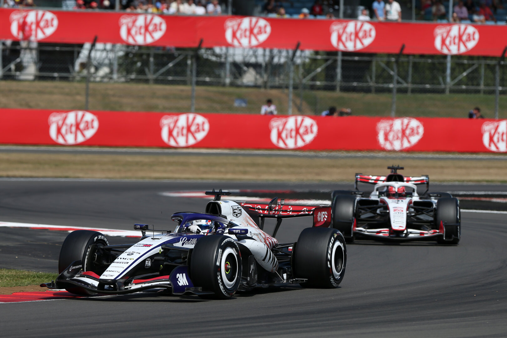 GP GRAN BRETAGNA, Sergio Perez (MEX) Cadillac Formula 1 Team MAC-26.
05.07.2026. Formula 1 World Championship, Rd 9, British Grand Prix, Silverstone, England, Gara Day.
- www.xpbimages.com, EMail: requests@xpbimages.com © Copyright: Dunbar / XPB Images
