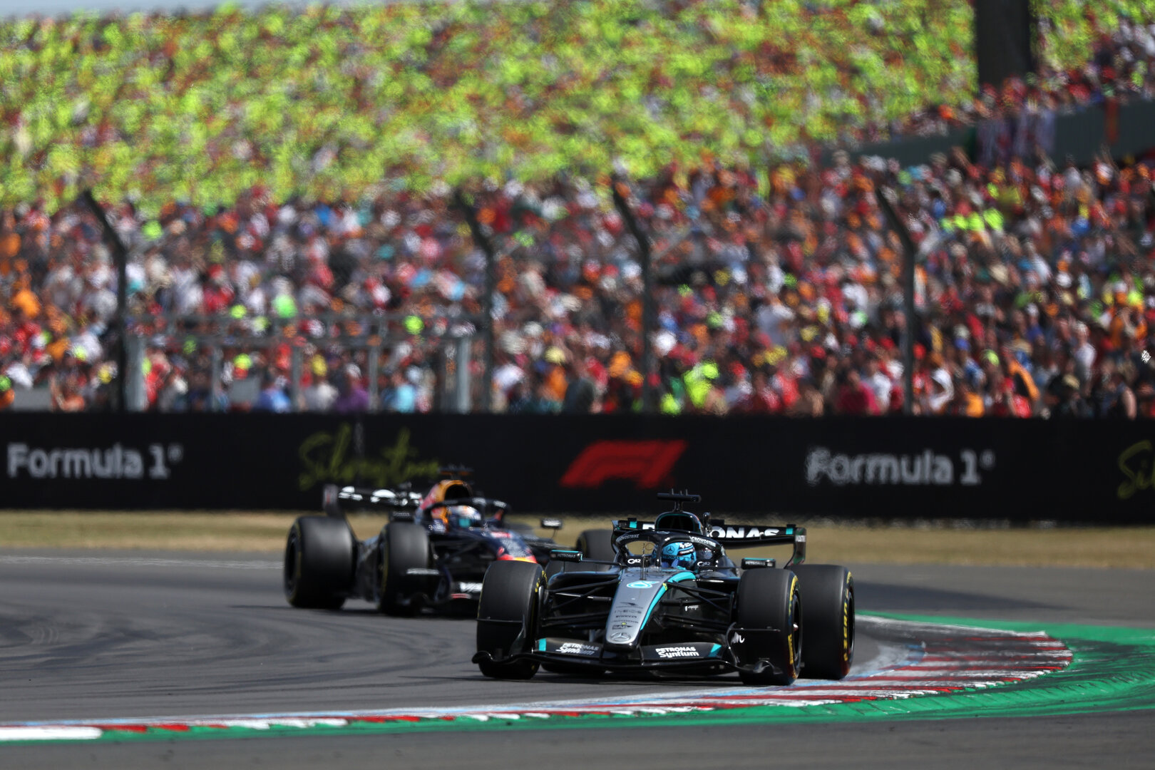 GP GRAN BRETAGNA, George Russell (GBR) Mercedes AMG Formula One Team Andre Lotterer (GER) / Luis Felipe Derani (BRA) / Mathys Jaubert (FRA) #17 Genesis Magma Racing, Genesis GMR-001-Hypercar.
05.07.2026. Formula 1 World Championship, Rd 9, British Grand Prix, Silverstone, England, Gara Day.
- www.xpbimages.com, EMail: requests@xpbimages.com © Copyright: Dunbar / XPB Images