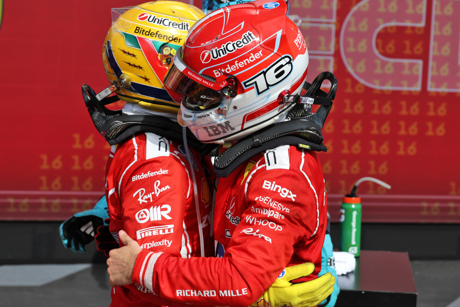 GP GRAN BRETAGNA, Gara winner Charles Leclerc (MON) Ferrari (Right) celebrates in parc ferme with third placed team mate Lewis Hamilton (GBR) Ferrari.
05.07.2026. Formula 1 World Championship, Rd 9, British Grand Prix, Silverstone, England, Gara Day.
- www.xpbimages.com, EMail: requests@xpbimages.com © Copyright: Dunbar / XPB Images