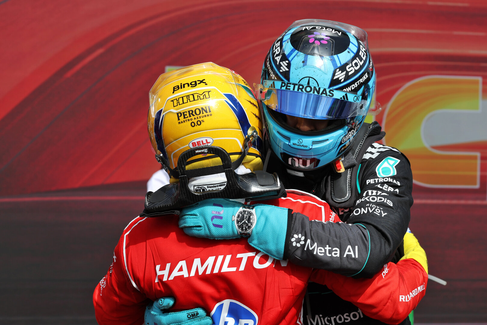GP GRAN BRETAGNA, (L to R): Lewis Hamilton (GBR) Ferrari celebrates his third position in parc ferme with second placed George Russell (GBR) Mercedes AMG Formula One Team.
05.07.2026. Formula 1 World Championship, Rd 9, British Grand Prix, Silverstone, England, Gara Day.
- www.xpbimages.com, EMail: requests@xpbimages.com © Copyright: Dunbar / XPB Images