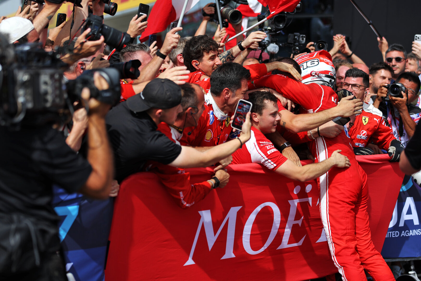 GP GRAN BRETAGNA, Gara winner Charles Leclerc (MON) Ferrari celebrates in parc ferme.
05.07.2026. Formula 1 World Championship, Rd 9, British Grand Prix, Silverstone, England, Gara Day.
- www.xpbimages.com, EMail: requests@xpbimages.com © Copyright: Dunbar / XPB Images