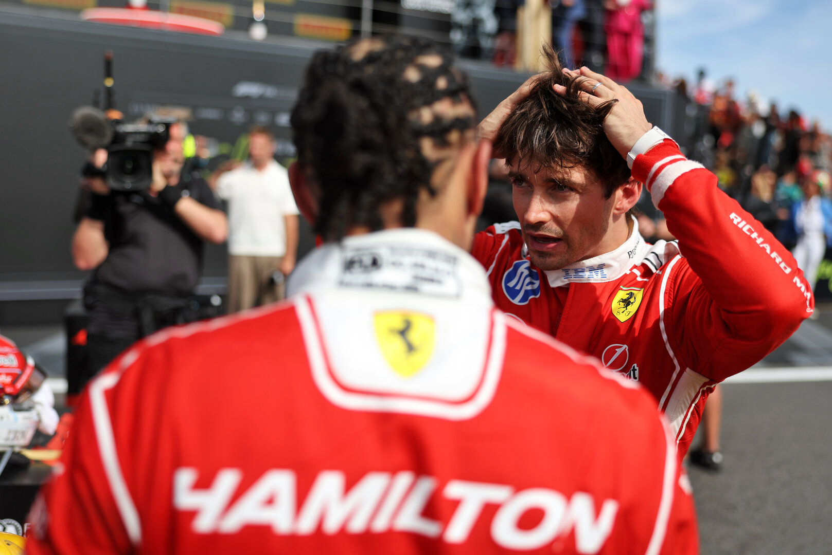 GP GRAN BRETAGNA, Gara winner Charles Leclerc (MON) Ferrari in parc ferme with team mate Lewis Hamilton (GBR) Ferrari.
05.07.2026. Formula 1 World Championship, Rd 9, British Grand Prix, Silverstone, England, Gara Day.
- www.xpbimages.com, EMail: requests@xpbimages.com © Copyright: Dunbar / XPB Images