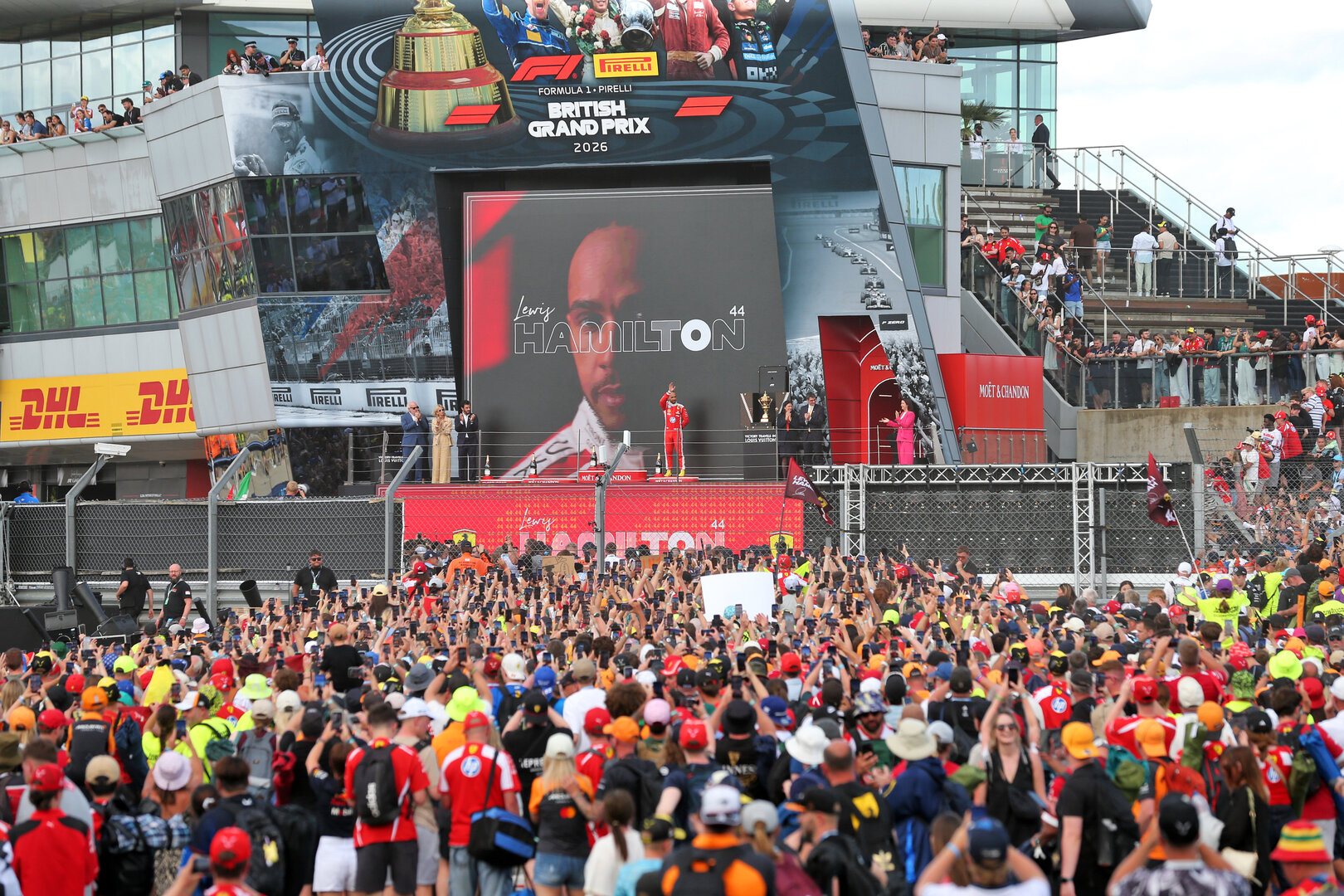 GP GRAN BRETAGNA, Lewis Hamilton (GBR) Ferrari celebrates his third position on the podium.
05.07.2026. Formula 1 World Championship, Rd 9, British Grand Prix, Silverstone, England, Gara Day.
- www.xpbimages.com, EMail: requests@xpbimages.com © Copyright: Dunbar / XPB Images