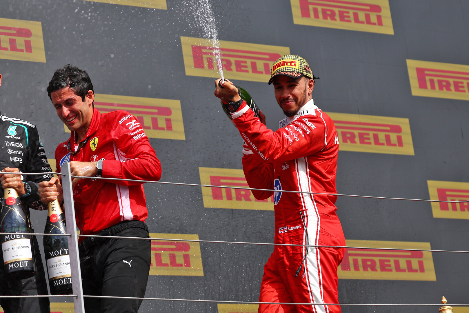 GP GRAN BRETAGNA, Lewis Hamilton (GBR) Ferrari celebrates his third position on the podium.
05.07.2026. Formula 1 World Championship, Rd 9, British Grand Prix, Silverstone, England, Gara Day.
 - www.xpbimages.com, EMail: requests@xpbimages.com © Copyright: Patching / XPB Images