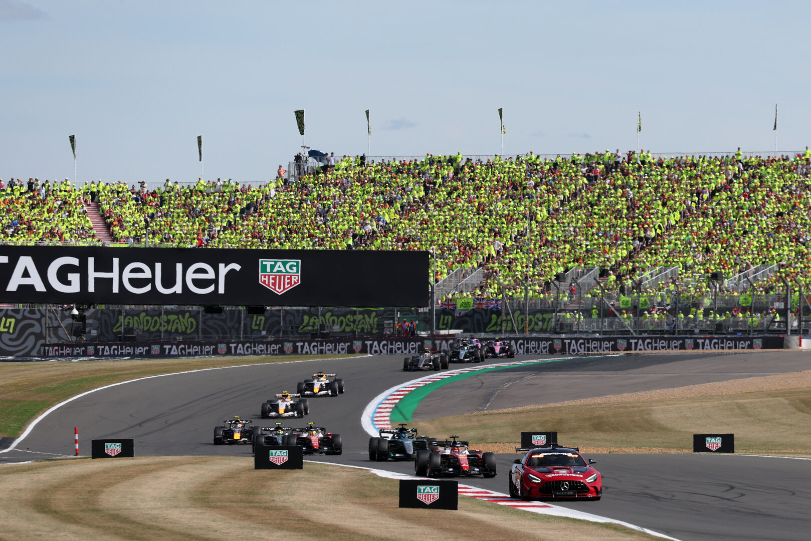 GP GRAN BRETAGNA, Charles Leclerc (MON) Ferrari SF-26 davanti a behind the Mercedes FIA Safety Car.
05.07.2026. Formula 1 World Championship, Rd 9, British Grand Prix, Silverstone, England, Gara Day.
- www.xpbimages.com, EMail: requests@xpbimages.com © Copyright: Moy / XPB Images