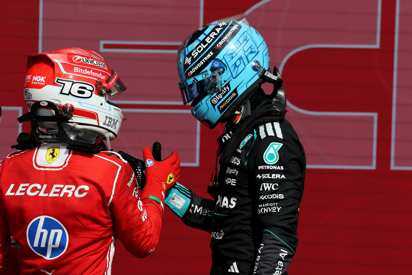 GP GRAN BRETAGNA, (L to R): Gara winner Charles Leclerc (MON) Ferrari celebrates with George Russell (GBR) Mercedes AMG Formula One Team in parc ferme.
05.07.2026. Formula 1 World Championship, Rd 9, British Grand Prix, Silverstone, England, Gara Day.
- www.xpbimages.com, EMail: requests@xpbimages.com © Copyright: Moy / XPB Images