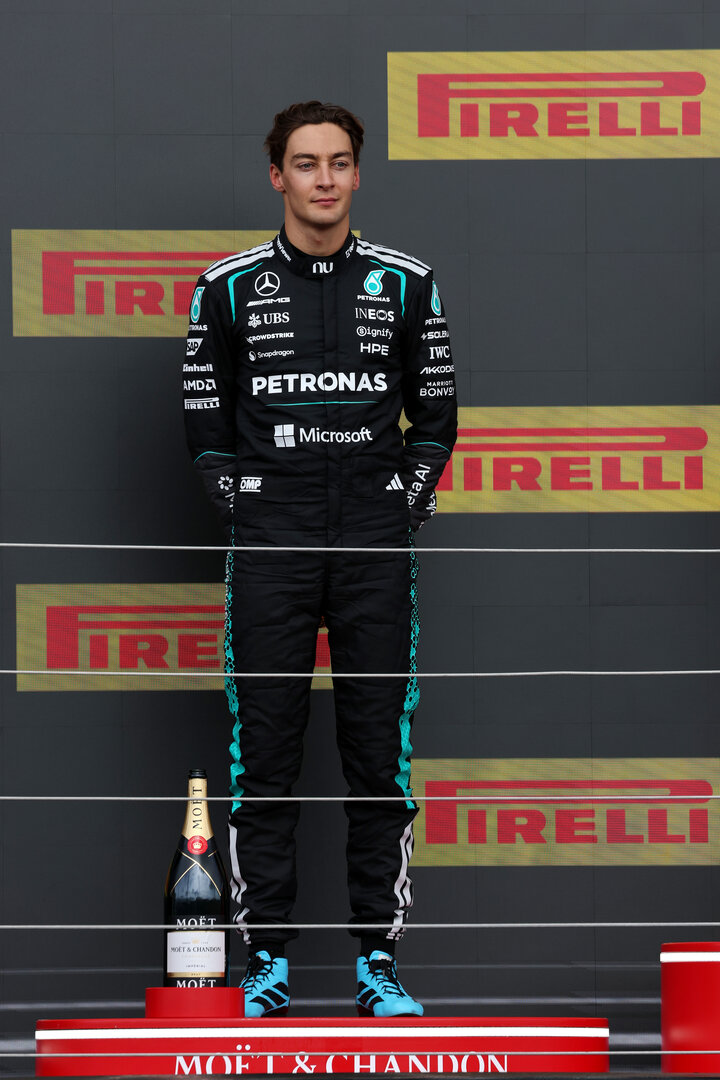 GP GRAN BRETAGNA, Second placed George Russell (GBR) Mercedes AMG Formula One Team on the podium.
05.07.2026. Formula 1 World Championship, Rd 9, British Grand Prix, Silverstone, England, Gara Day.
- www.xpbimages.com, EMail: requests@xpbimages.com © Copyright: Moy / XPB Images
