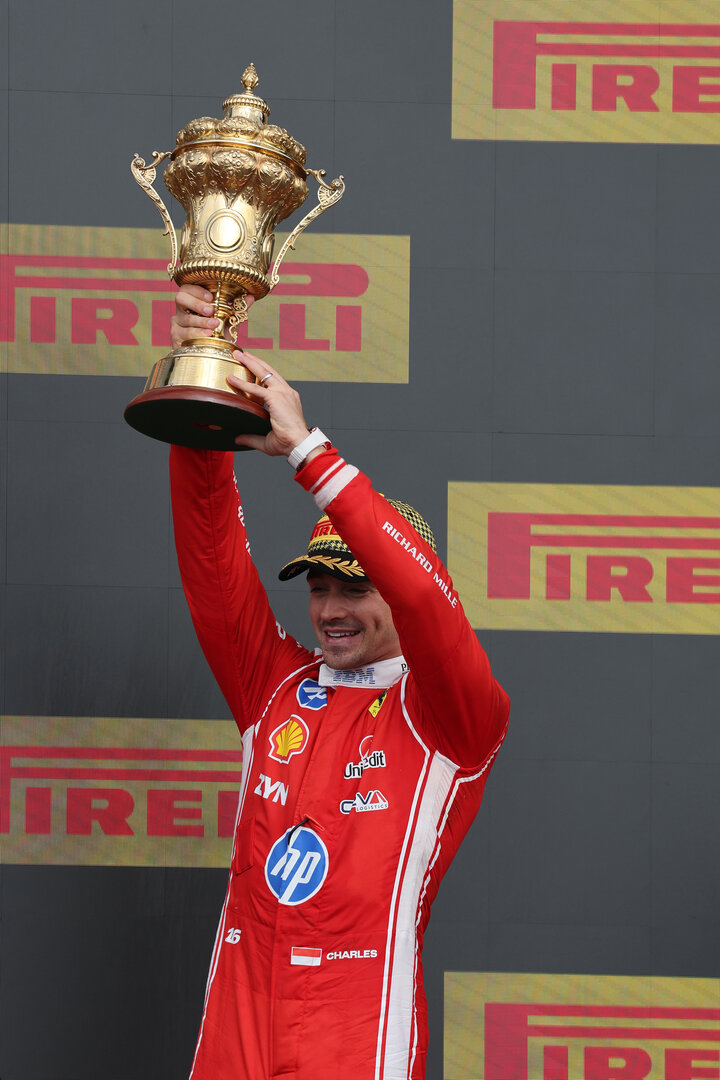 GP GRAN BRETAGNA, Gara winner Charles Leclerc (MON) Ferrari celebrates on the podium.
05.07.2026. Formula 1 World Championship, Rd 9, British Grand Prix, Silverstone, England, Gara Day.
- www.xpbimages.com, EMail: requests@xpbimages.com © Copyright: Moy / XPB Images