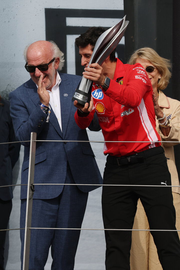 GP GRAN BRETAGNA, Bryan Bozzi (ITA) Ferrari Gara Engineer celebrates on the podium.
05.07.2026. Formula 1 World Championship, Rd 9, British Grand Prix, Silverstone, England, Gara Day.
- www.xpbimages.com, EMail: requests@xpbimages.com © Copyright: Moy / XPB Images