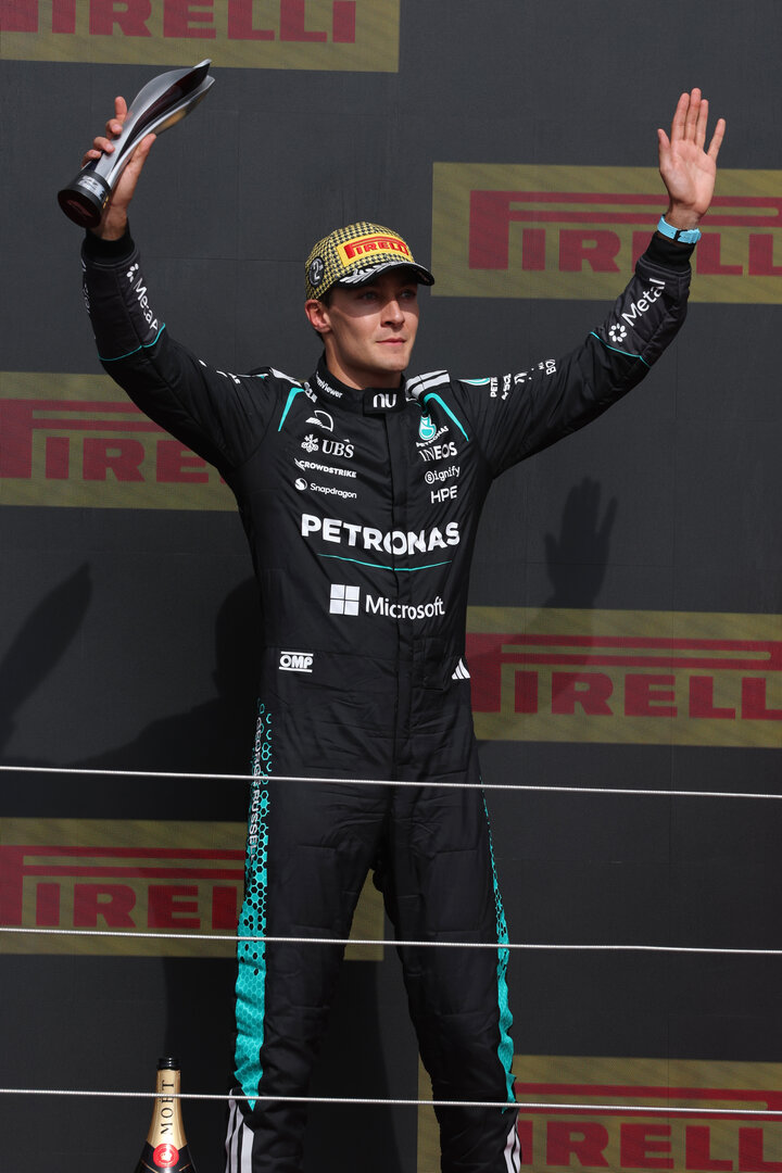 GP GRAN BRETAGNA, George Russell (GBR) Mercedes AMG Formula One Team celebrates his second position on the podium.
05.07.2026. Formula 1 World Championship, Rd 9, British Grand Prix, Silverstone, England, Gara Day.
- www.xpbimages.com, EMail: requests@xpbimages.com © Copyright: Moy / XPB Images