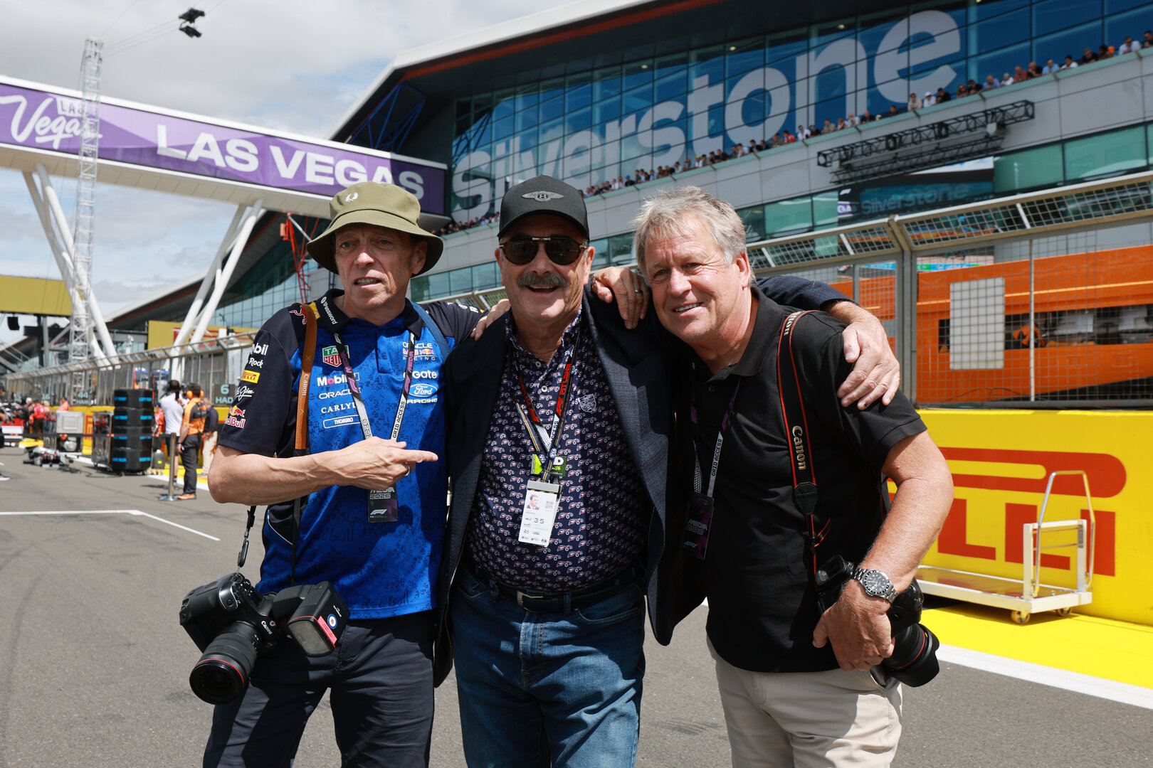 GP GRAN BRETAGNA, (L to R): Mark Thompson (GBR) Photographer with Nigel Mansell (GBR) e Steven Tee (GBR) Photographer on the grid.
05.07.2026. Formula 1 World Championship, Rd 9, British Grand Prix, Silverstone, England, Gara Day.
- www.xpbimages.com, EMail: requests@xpbimages.com © Copyright: Moy / XPB Images