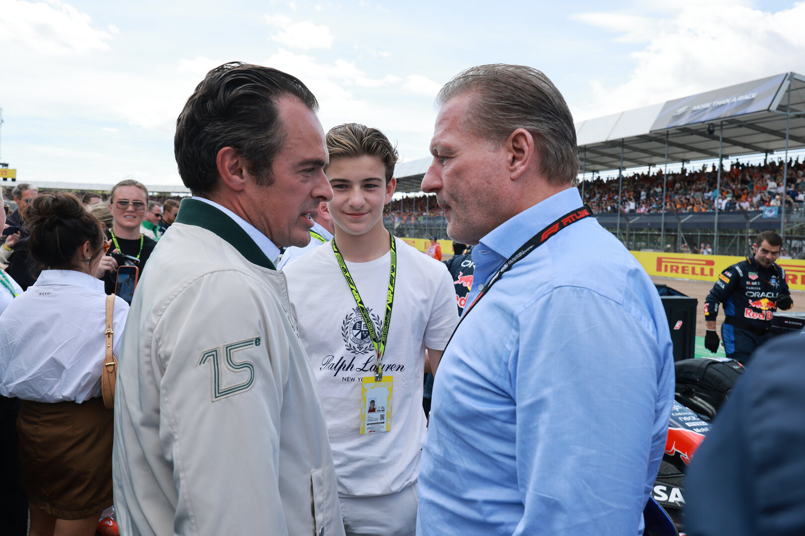 GP GRAN BRETAGNA, Tom Hartley (GBR) Car Dealer (Left) with Jos Verstappen (NLD) (Right) on the grid.
05.07.2026. Formula 1 World Championship, Rd 9, British Grand Prix, Silverstone, England, Gara Day.
- www.xpbimages.com, EMail: requests@xpbimages.com © Copyright: Moy / XPB Images
