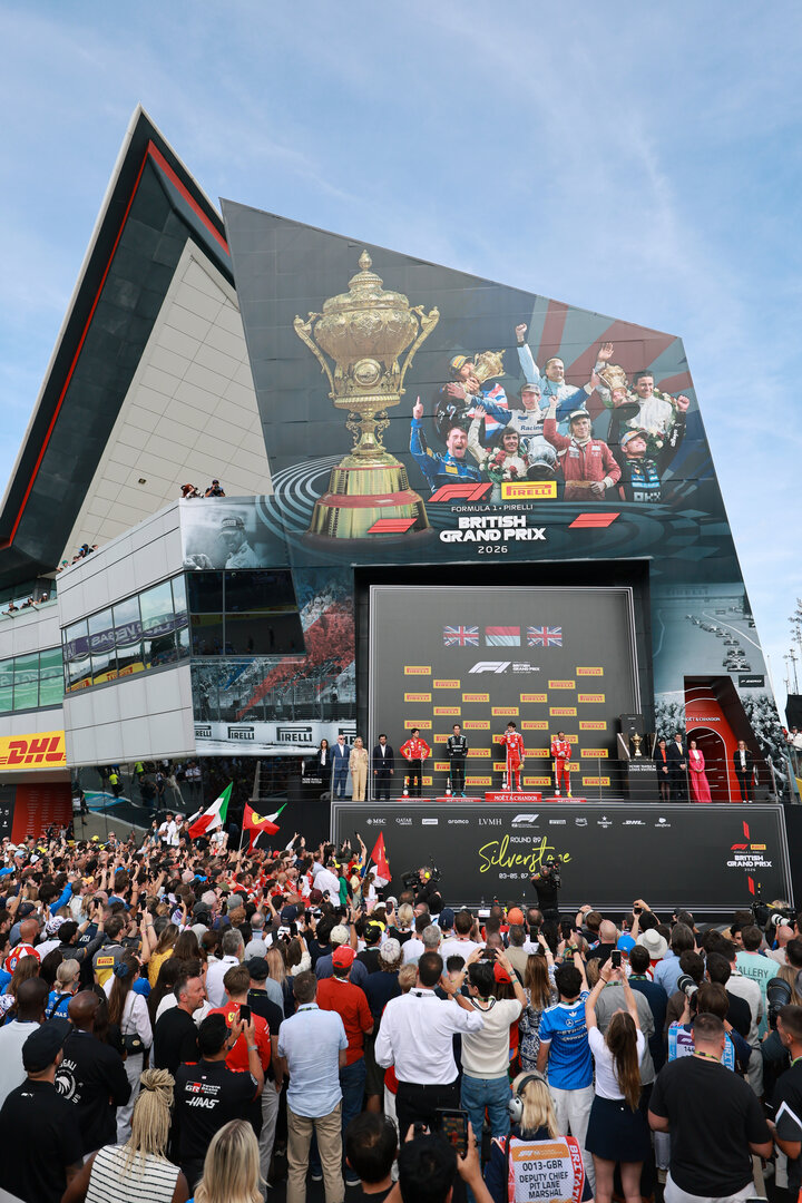 GP GRAN BRETAGNA, The podium (L to R): Bryan Bozzi (ITA) Ferrari Gara Engineer; George Russell (GBR) Mercedes AMG Formula One Team, second; Charles Leclerc (MON) Ferrari, vincitore; Lewis Hamilton (GBR) Ferrari, third.
05.07.2026. Formula 1 World Championship, Rd 9, British Grand Prix, Silverstone, England, Gara Day.
- www.xpbimages.com, EMail: requests@xpbimages.com © Copyright: Moy / XPB Images