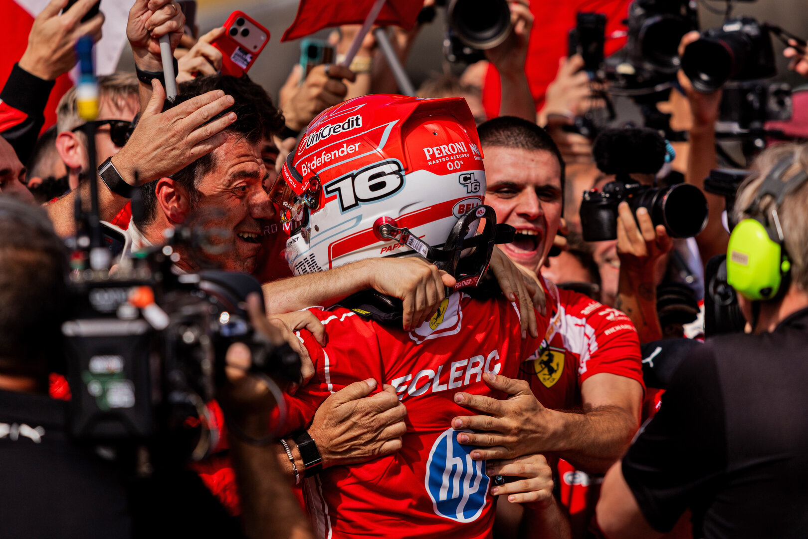 GP GRAN BRETAGNA, Gara winner Charles Leclerc (MON) Ferrari celebrates in parc ferme.
05.07.2026. Formula 1 World Championship, Rd 9, British Grand Prix, Silverstone, England, Gara Day.
 - www.xpbimages.com, EMail: requests@xpbimages.com © Copyright: Denny / XPB Images