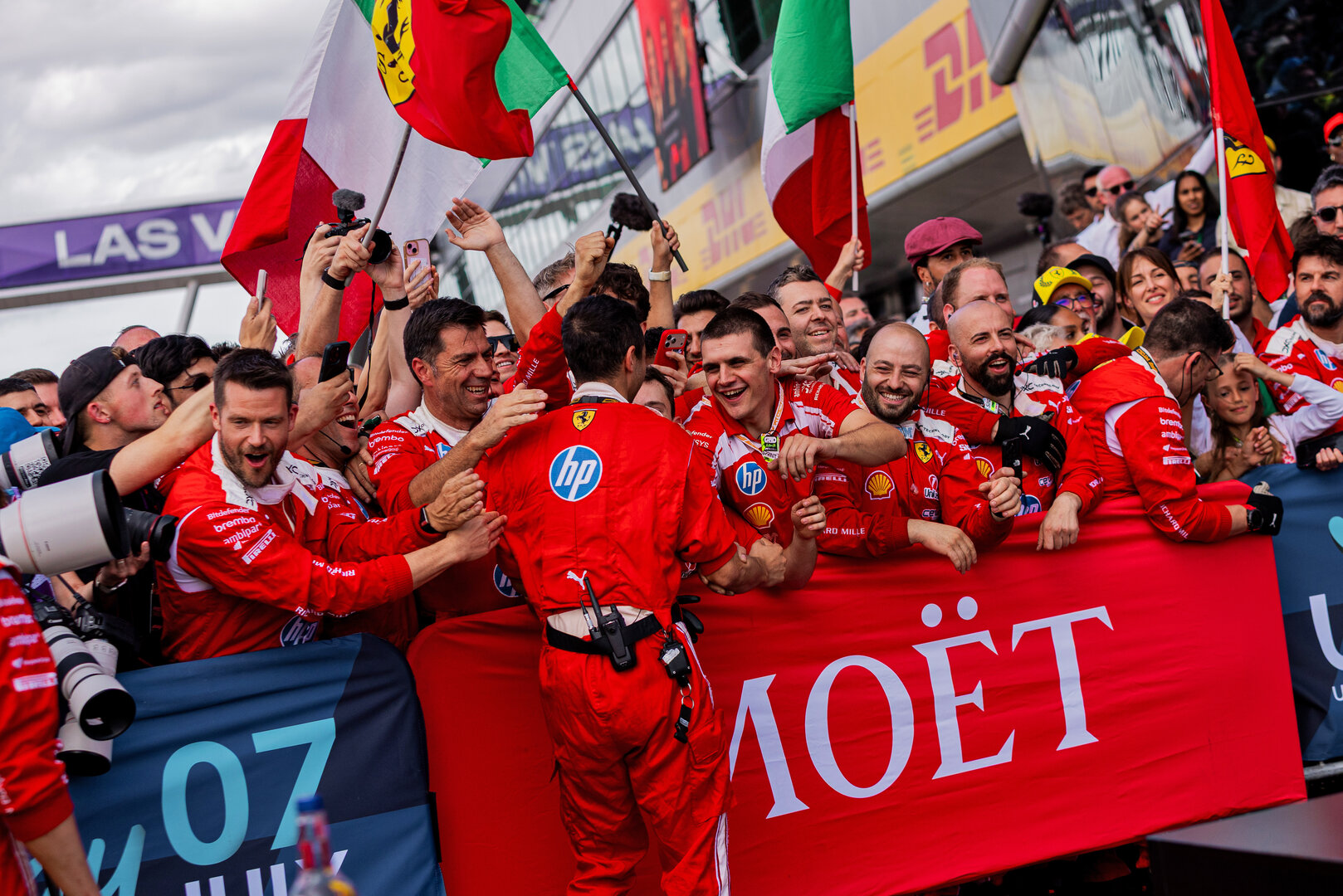 GP GRAN BRETAGNA, Ferrari celebrate in parc ferme.
05.07.2026. Formula 1 World Championship, Rd 9, British Grand Prix, Silverstone, England, Gara Day.
 - www.xpbimages.com, EMail: requests@xpbimages.com © Copyright: Denny / XPB Images