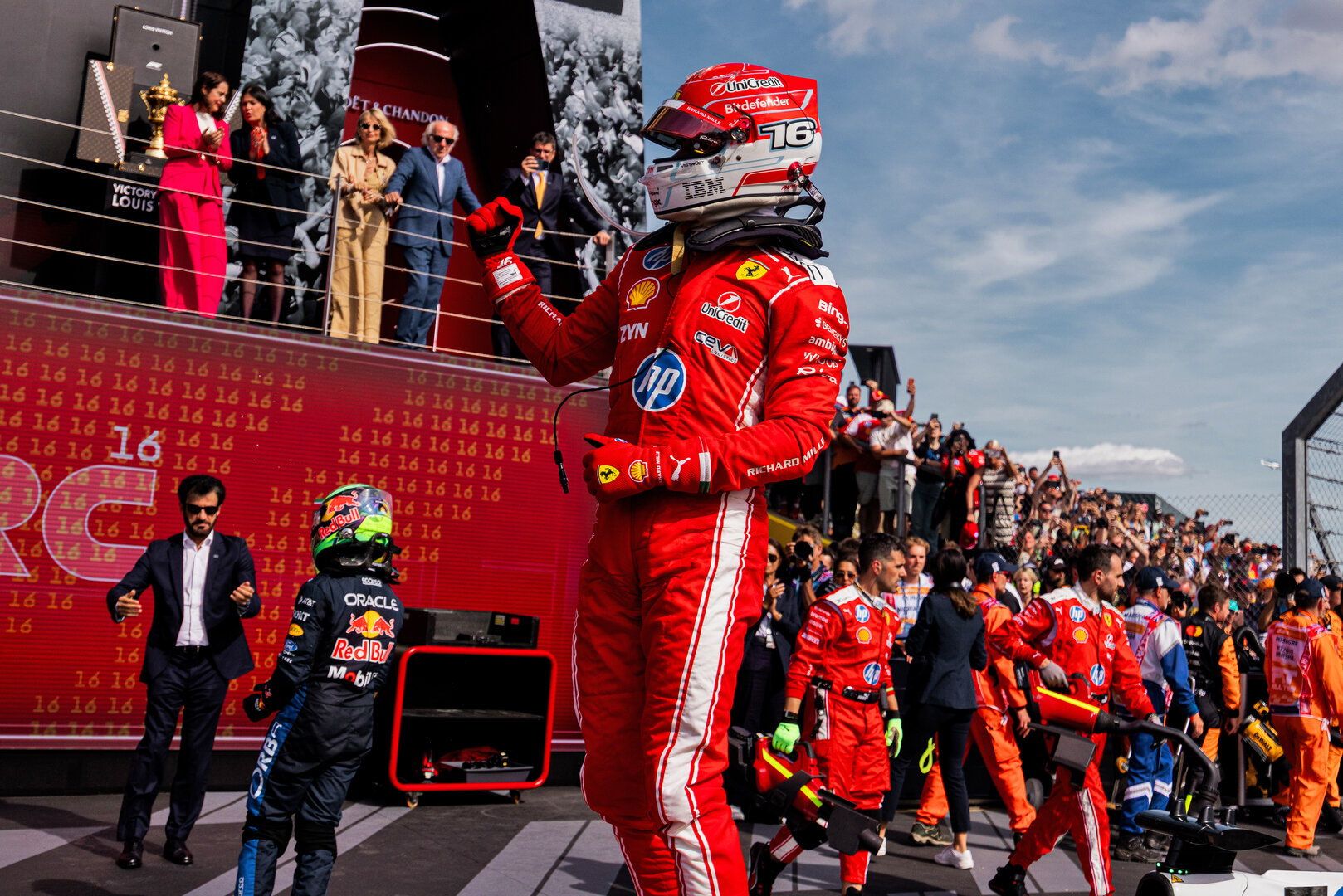 GP GRAN BRETAGNA, Gara winner Charles Leclerc (MON) Ferrari celebrates in parc ferme.
05.07.2026. Formula 1 World Championship, Rd 9, British Grand Prix, Silverstone, England, Gara Day.
 - www.xpbimages.com, EMail: requests@xpbimages.com © Copyright: Denny / XPB Images