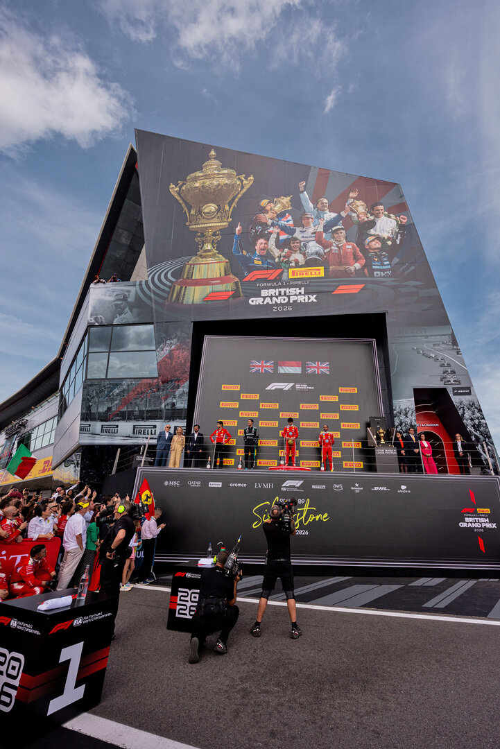 GP GRAN BRETAGNA, The podium (L to R): Bryan Bozzi (ITA) Ferrari Gara Engineer; George Russell (GBR) Mercedes AMG Formula One Team, second; Charles Leclerc (MON) Ferrari, vincitore; Lewis Hamilton (GBR) Ferrari, third.
05.07.2026. Formula 1 World Championship, Rd 9, British Grand Prix, Silverstone, England, Gara Day.
 - www.xpbimages.com, EMail: requests@xpbimages.com © Copyright: Denny / XPB Images