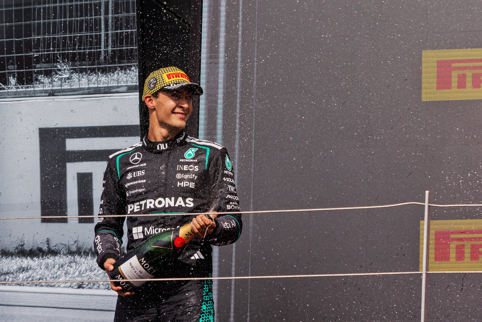 GP GRAN BRETAGNA, George Russell (GBR) Mercedes AMG Formula One Team celebrates his second position on the podium.
05.07.2026. Formula 1 World Championship, Rd 9, British Grand Prix, Silverstone, England, Gara Day.
 - www.xpbimages.com, EMail: requests@xpbimages.com © Copyright: Denny / XPB Images