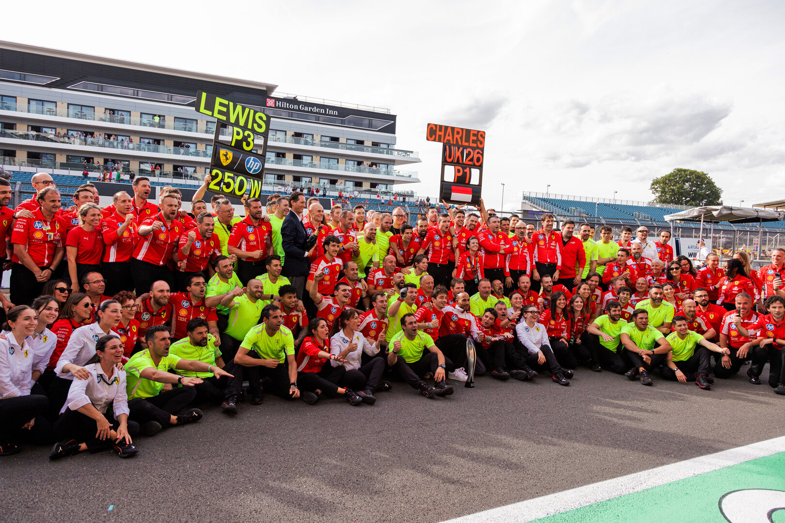 GP GRAN BRETAGNA, Gara winner Charles Leclerc (MON) Ferrari e third placed Lewis Hamilton (GBR) Ferrari celebrate with the team.
05.07.2026. Formula 1 World Championship, Rd 9, British Grand Prix, Silverstone, England, Gara Day.
 - www.xpbimages.com, EMail: requests@xpbimages.com © Copyright: Denny / XPB Images