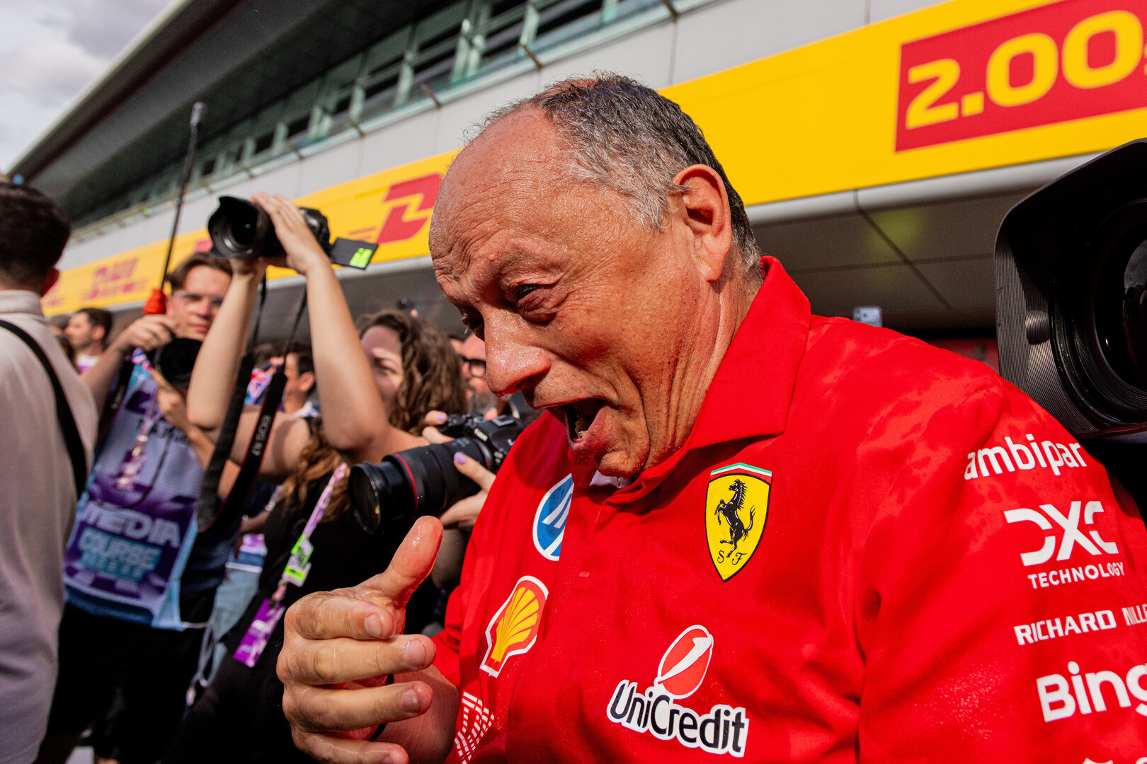 GP GRAN BRETAGNA, Frederic Vasseur (FRA) Ferrari Team Principal celebrates with the team.
05.07.2026. Formula 1 World Championship, Rd 9, British Grand Prix, Silverstone, England, Gara Day.
 - www.xpbimages.com, EMail: requests@xpbimages.com © Copyright: Denny / XPB Images