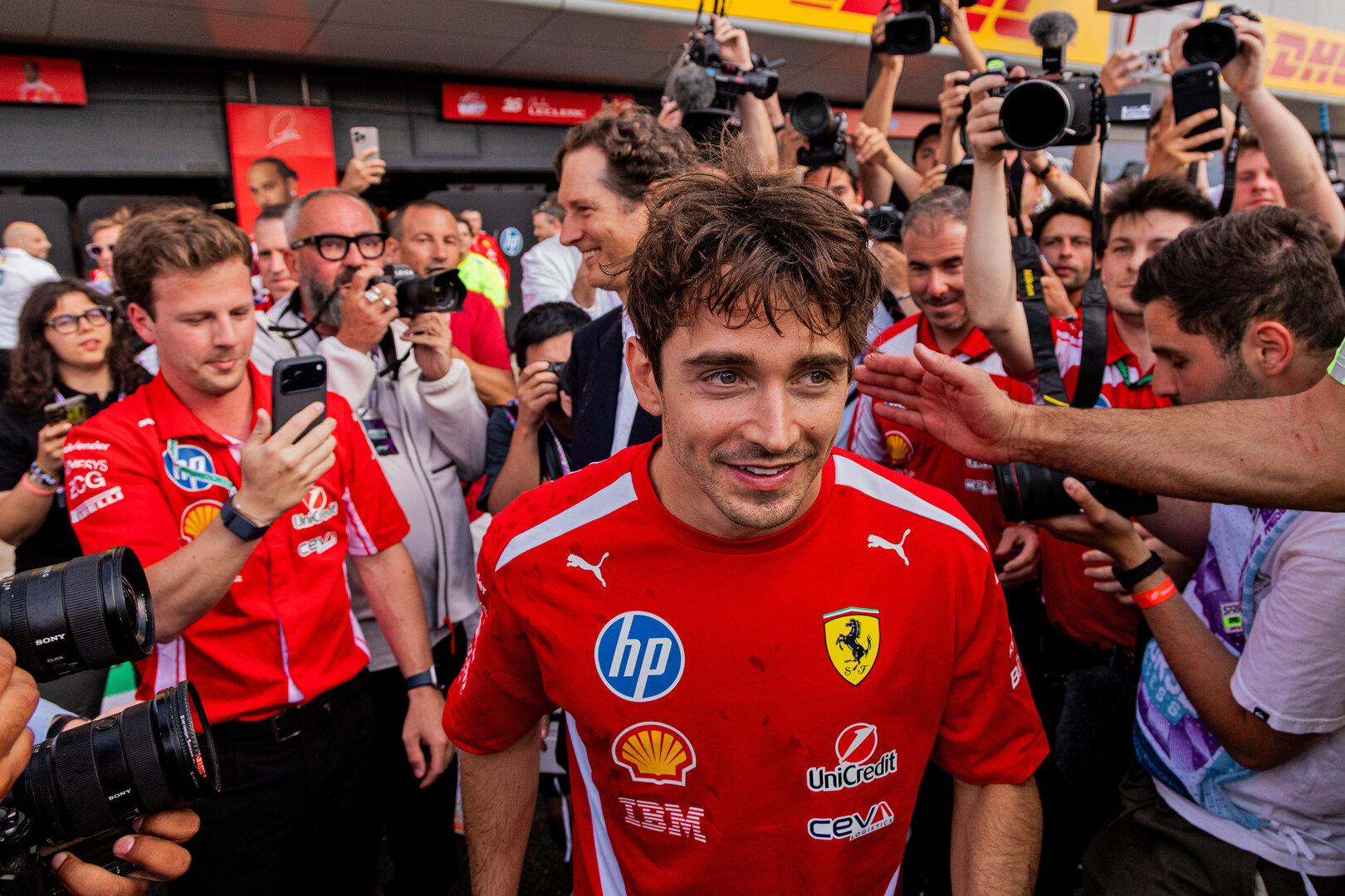GP GRAN BRETAGNA, Gara winner Charles Leclerc (MON) Ferrari celebrates with John Elkann (ITA) FIAT Chrysler Automobiles Chairman e the team.
05.07.2026. Formula 1 World Championship, Rd 9, British Grand Prix, Silverstone, England, Gara Day.
 - www.xpbimages.com, EMail: requests@xpbimages.com © Copyright: Denny / XPB Images
