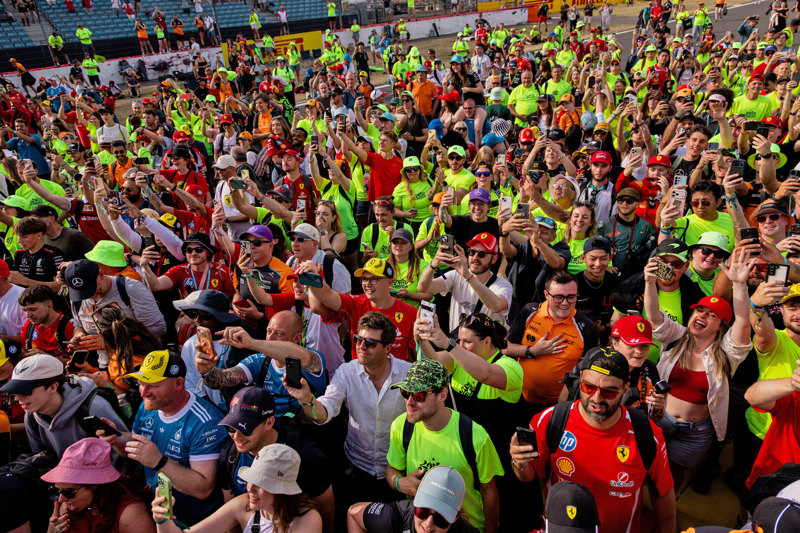 GP GRAN BRETAGNA, Circuit Atmosfera - fans on the circuit.
05.07.2026. Formula 1 World Championship, Rd 9, British Grand Prix, Silverstone, England, Gara Day.
 - www.xpbimages.com, EMail: requests@xpbimages.com © Copyright: Denny / XPB Images