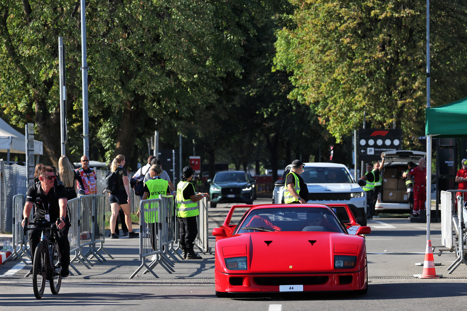 GP ITALIA, Lewis Hamilton (GBR) Ferrari with his Ferrari F40.
03.09.2026. Formula 1 World Championship, Rd 13, Italian Grand Prix, Monza, Italy, Preparation Day.
- www.xpbimages.com, EMail: requests@xpbimages.com © Copyright: Bearne / XPB Images
