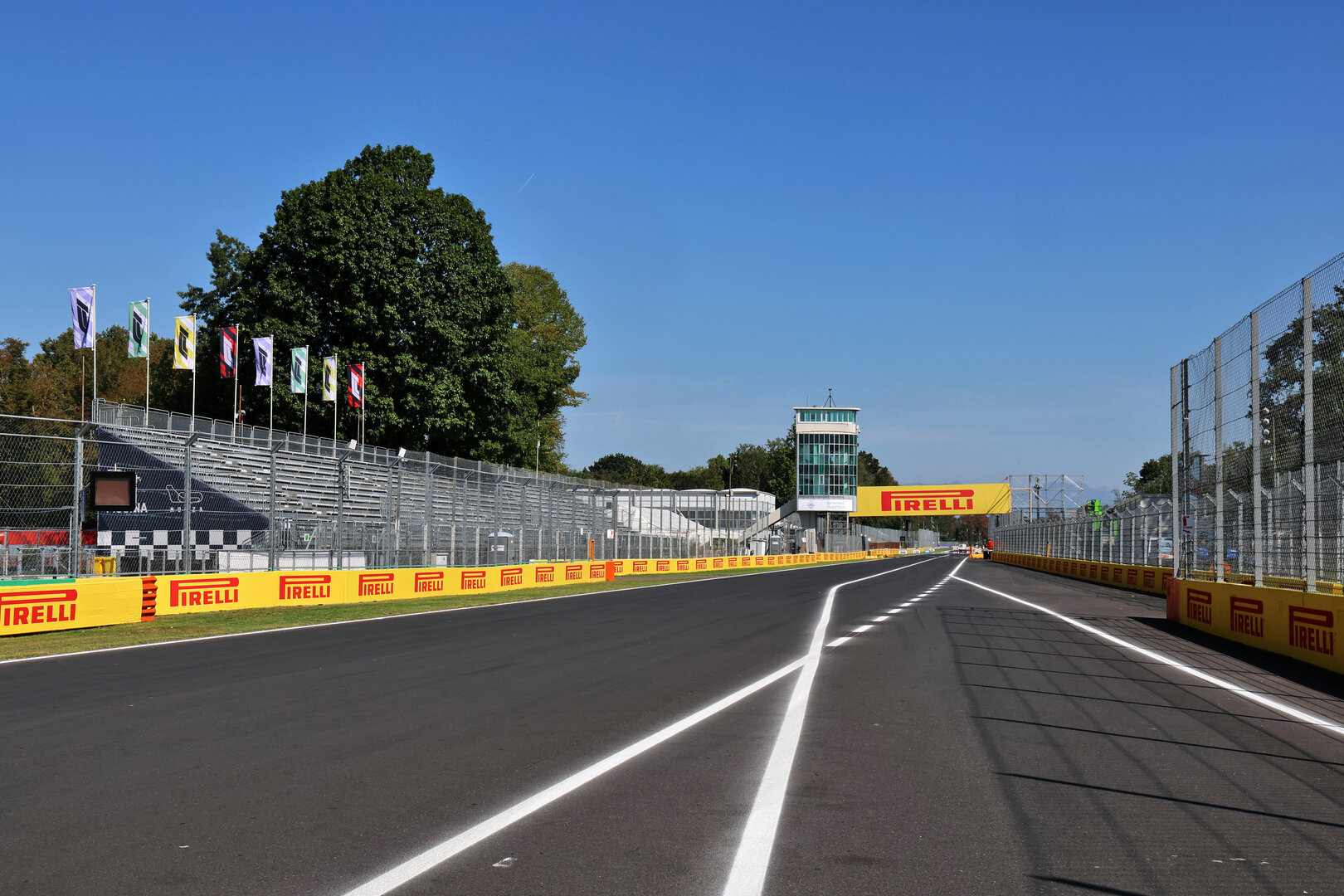 GP ITALIA, Circuit Atmosfera - pit lane exit.
03.09.2026. Formula 1 World Championship, Rd 13, Italian Grand Prix, Monza, Italy, Preparation Day.
- www.xpbimages.com, EMail: requests@xpbimages.com © Copyright: Batchelor / XPB Images