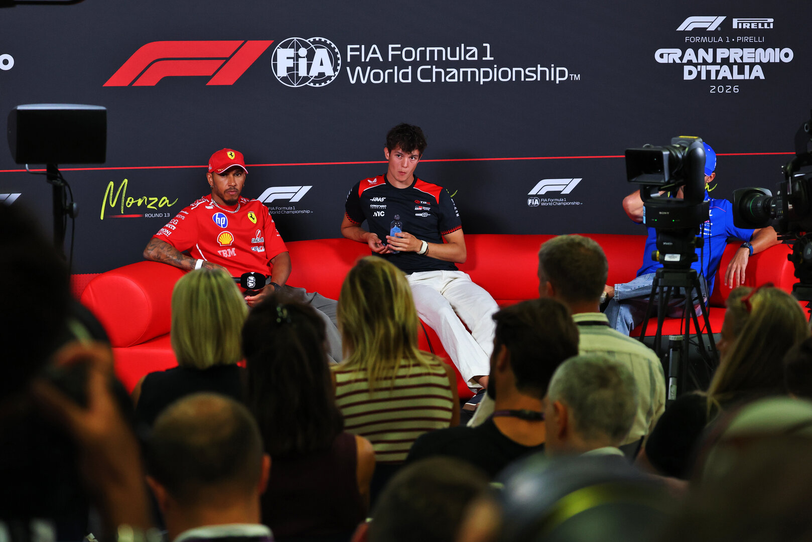 GP ITALIA, (L to R): Lewis Hamilton (GBR) Ferrari; Oliver Bearman (GBR) Haas F1 Team; e Pierre Gasly (FRA) Alpine F1 Team, in the FIA Press Conference.
03.09.2026. Formula 1 World Championship, Rd 13, Italian Grand Prix, Monza, Italy, Preparation Day.
- www.xpbimages.com, EMail: requests@xpbimages.com © Copyright: Bearne / XPB Images