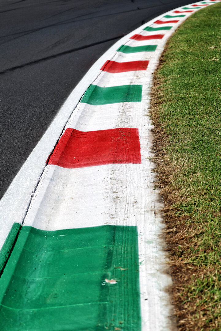 GP ITALIA, Circuit Atmosfera - kerb detail.
03.09.2026. Formula 1 World Championship, Rd 13, Italian Grand Prix, Monza, Italy, Preparation Day.
 - www.xpbimages.com, EMail: requests@xpbimages.com © Copyright:  Rew / XPB Images