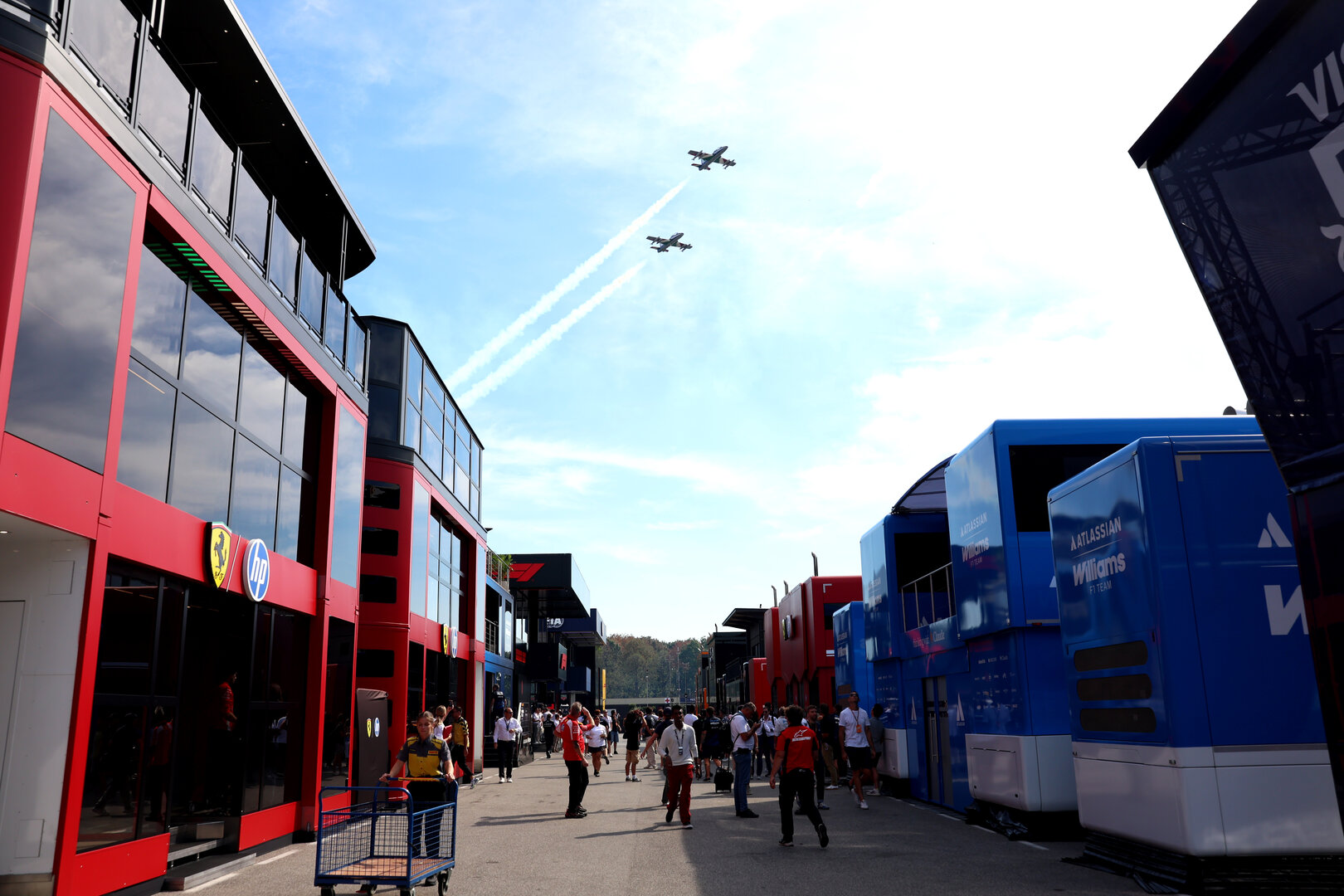GP ITALIA,
Paddock Atmosfera - air display.
03.09.2026. Formula 1 World Championship, Rd 13, Italian Grand Prix, Monza, Italy, Preparation Day.
- www.xpbimages.com, EMail: requests@xpbimages.com © Copyright: XPB Images