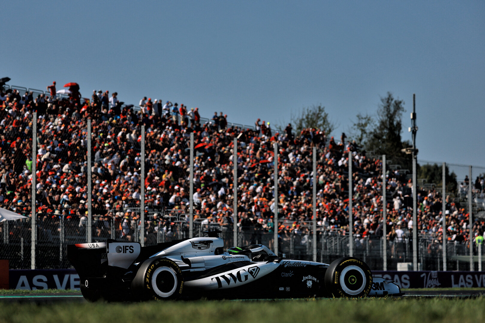GP ITALIA, Sergio Perez (MEX) Cadillac Formula 1 Team MAC-26.
04.09.2026. Formula 1 World Championship, Rd 13, Italian Grand Prix, Monza, Italy, Practice Day.
- www.xpbimages.com, EMail: requests@xpbimages.com © Copyright: Charniaux / XPB Images