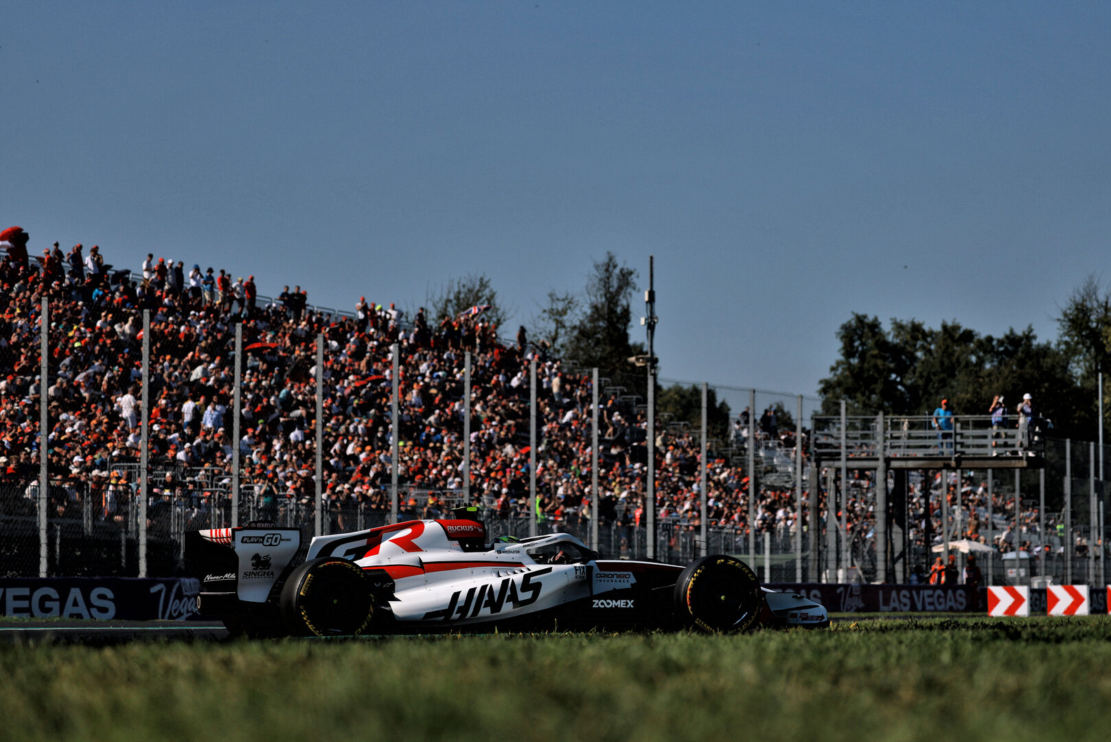 GP ITALIA, Oliver Bearman (GBR) Haas F1 Team VF-26.
04.09.2026. Formula 1 World Championship, Rd 13, Italian Grand Prix, Monza, Italy, Practice Day.
- www.xpbimages.com, EMail: requests@xpbimages.com © Copyright: Charniaux / XPB Images
