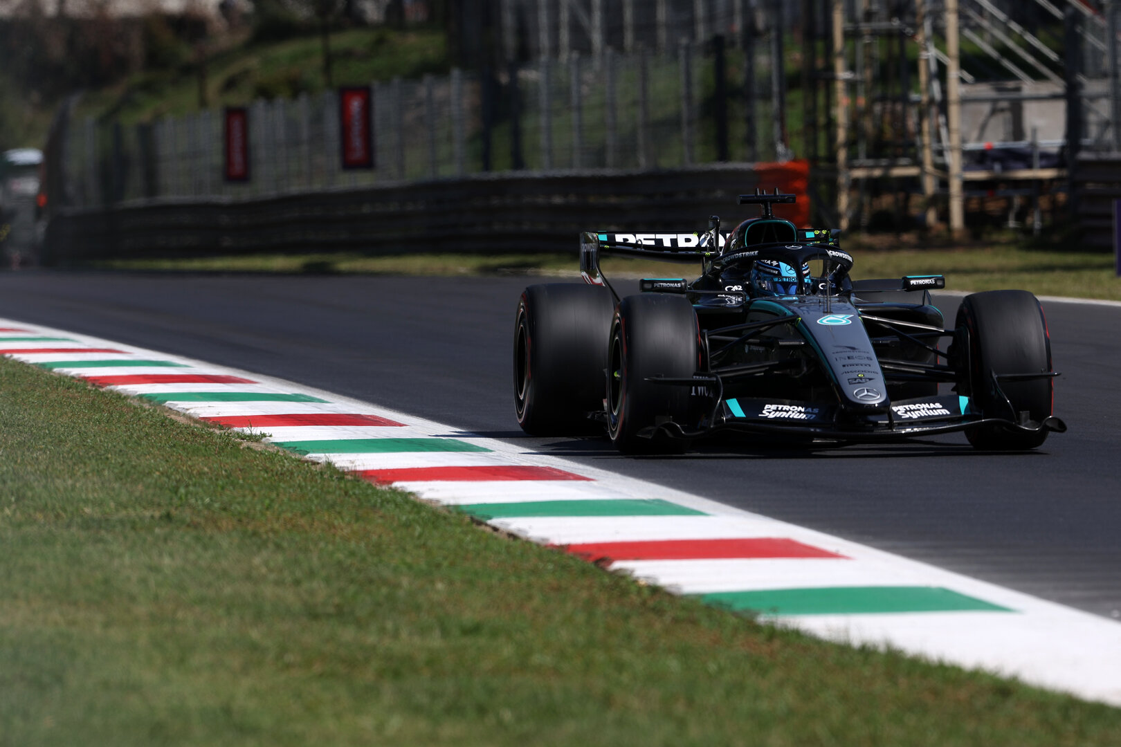 GP ITALIA, George Russell (GBR) Mercedes AMG Formula One Team W17.
04.09.2026. Formula 1 World Championship, Rd 13, Italian Grand Prix, Monza, Italy, Practice Day.
- www.xpbimages.com, EMail: requests@xpbimages.com © Copyright: Dunbar / XPB Images
