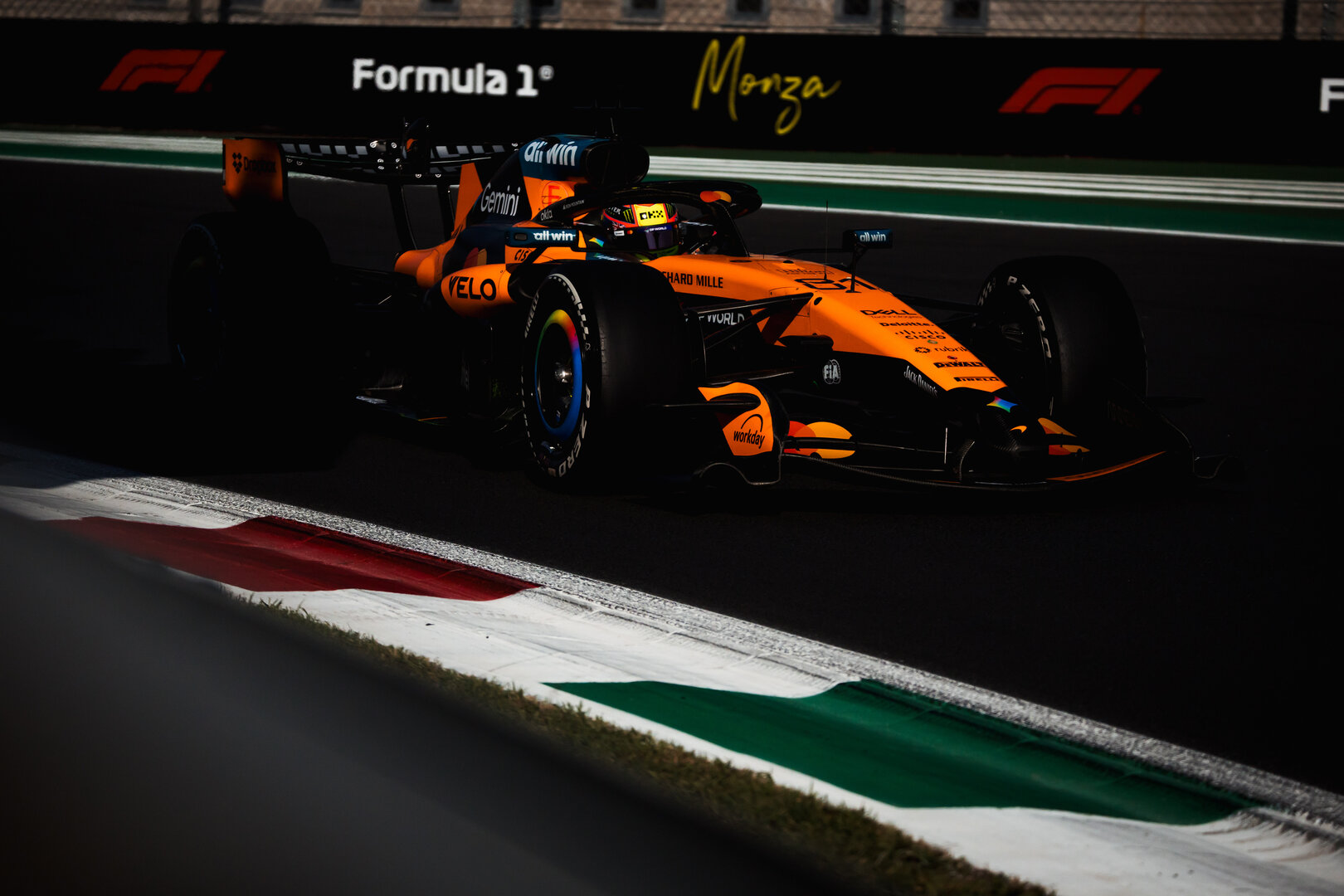 GP ITALIA, Oscar Piastri (AUS) McLaren F1 Team MCL40.
04.09.2026. Formula 1 World Championship, Rd 13, Italian Grand Prix, Monza, Italy, Practice Day.
- www.xpbimages.com, EMail: requests@xpbimages.com © Copyright: Bearne / XPB Images
