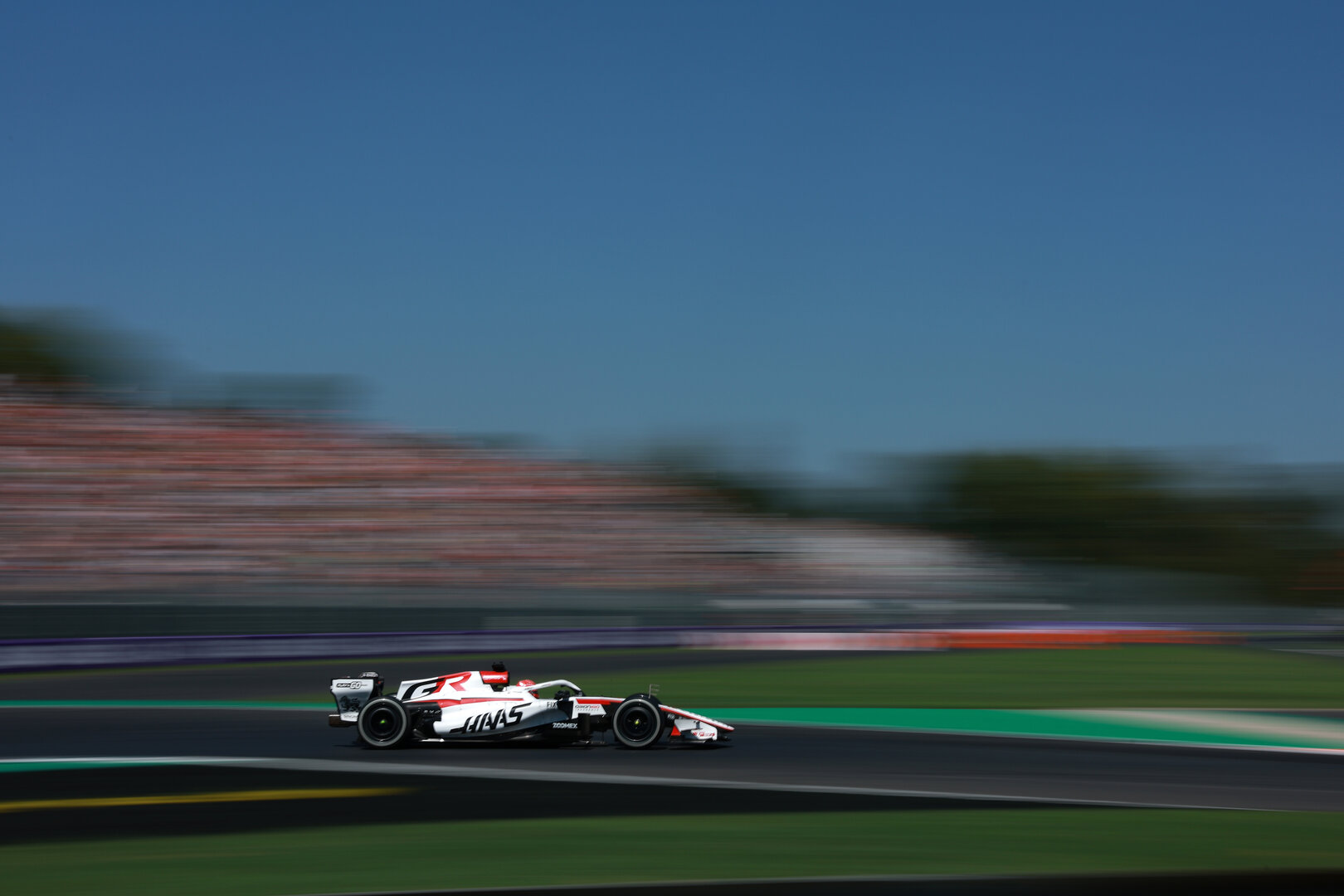GP ITALIA, Esteban Ocon (FRA) Haas F1 Team VF-26.
04.09.2026. Formula 1 World Championship, Rd 13, Italian Grand Prix, Monza, Italy, Practice Day.
- www.xpbimages.com, EMail: requests@xpbimages.com © Copyright: Charniaux / XPB Images