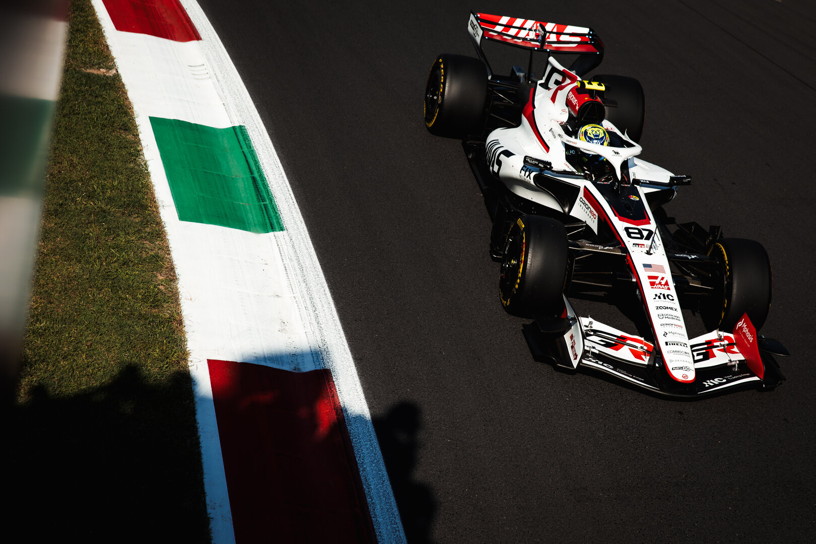 GP ITALIA, Oliver Bearman (GBR) Haas F1 Team VF-26.
04.09.2026. Formula 1 World Championship, Rd 13, Italian Grand Prix, Monza, Italy, Practice Day.
- www.xpbimages.com, EMail: requests@xpbimages.com © Copyright: Bearne / XPB Images