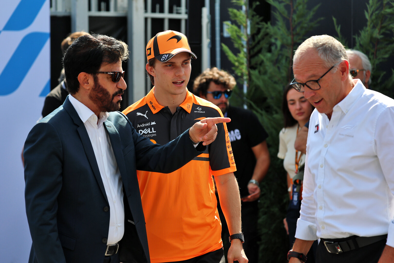GP ITALIA, (L to R): Mohammed Bin Sulayem (UAE) FIA President with Oscar Piastri (AUS) McLaren F1 Team e Stefano Domenicali (ITA) Formula One President e CEO.
05.09.2026. Formula 1 World Championship, Rd 13, Italian Grand Prix, Monza, Italy, Qualifiche Day.
- www.xpbimages.com, EMail: requests@xpbimages.com © Copyright: Batchelor / XPB Images